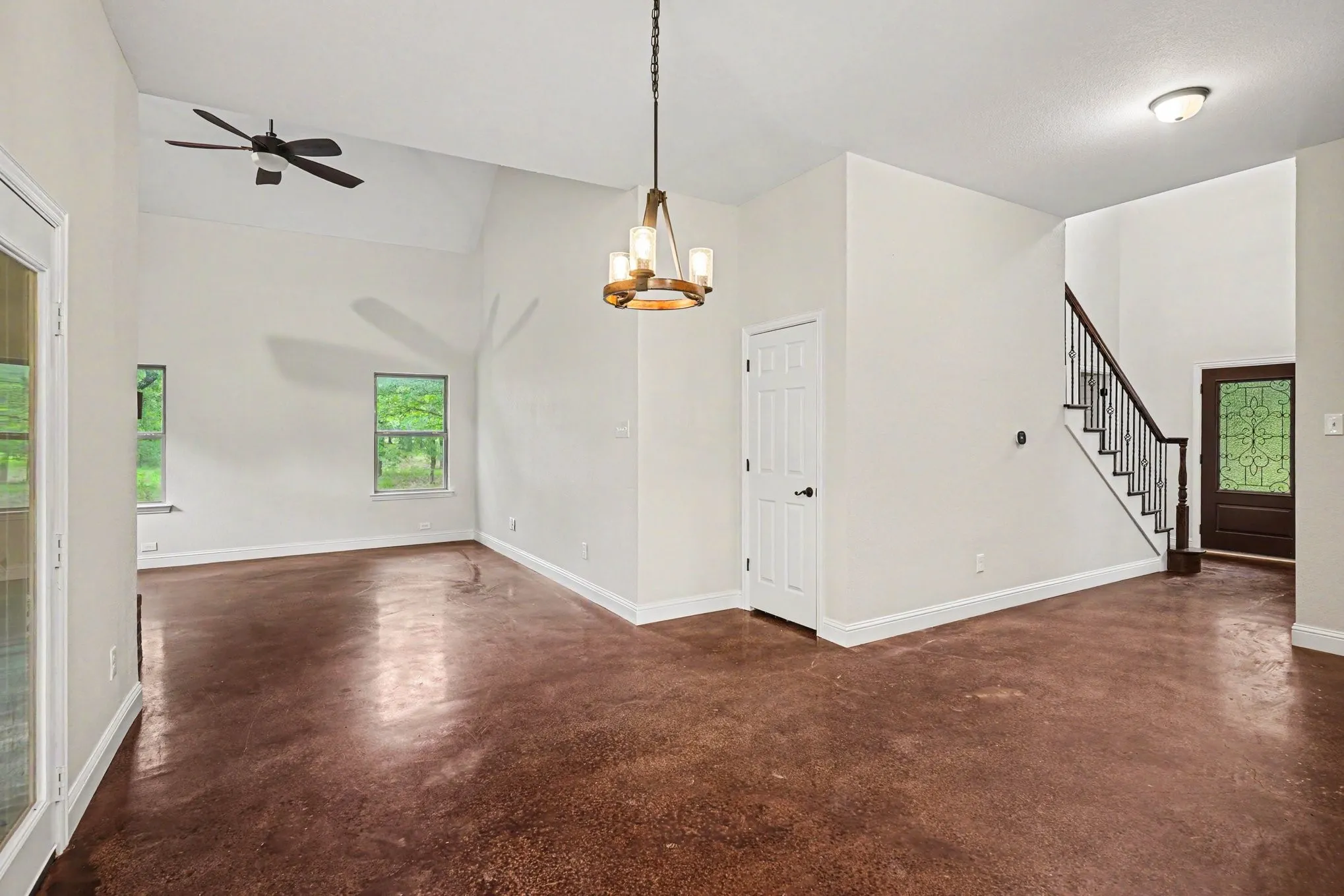 Single Family Residence For Sale in Somervell County , 2190 County Road 2027, Glen Rose, Texas 76043, 2 Bedroom, 2 Bathroom, 2 Garage spaces, 2,193 Sqft, built in 2015, mls#21280966, Real Estate Agent in Glen Rose, Homes For Sale in Somervell county, Homes For Sale in Glen Rose, Realtor in Glen Rose Texas, Real Estate Brokerage Independent Realty Texas, Luminita Cordes Realtor