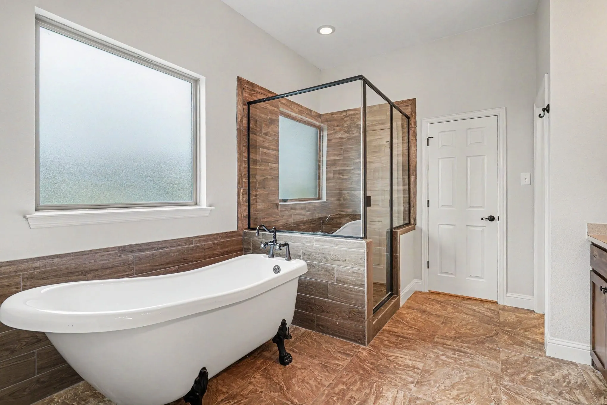 Single Family Residence For Sale in Somervell County , 2190 County Road 2027, Glen Rose, Texas 76043, 2 Bedroom, 2 Bathroom, 2 Garage spaces, 2,193 Sqft, built in 2015, mls#21280966, Real Estate Agent in Glen Rose, Homes For Sale in Somervell county, Homes For Sale in Glen Rose, Realtor in Glen Rose Texas, Real Estate Brokerage Independent Realty Texas, Luminita Cordes Realtor