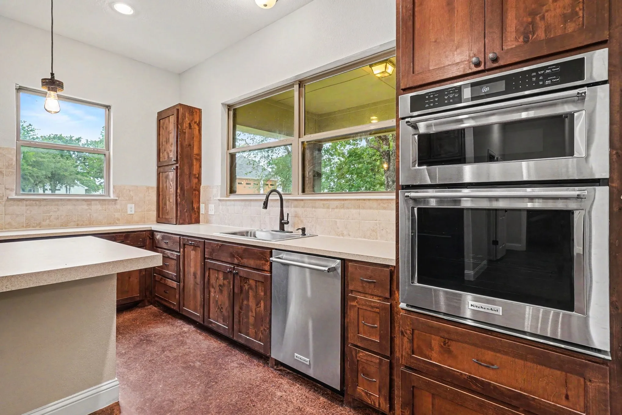 Single Family Residence For Sale in Somervell County , 2190 County Road 2027, Glen Rose, Texas 76043, 2 Bedroom, 2 Bathroom, 2 Garage spaces, 2,193 Sqft, built in 2015, mls#21280966, Real Estate Agent in Glen Rose, Homes For Sale in Somervell county, Homes For Sale in Glen Rose, Realtor in Glen Rose Texas, Real Estate Brokerage Independent Realty Texas, Luminita Cordes Realtor