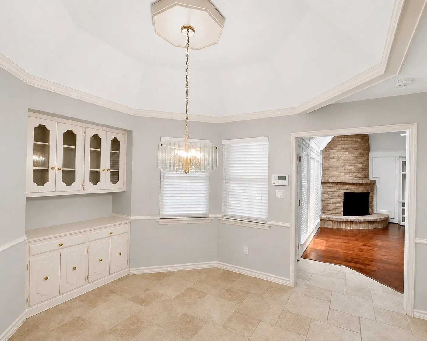 Single Family Residence For Sale in Dallas County , 909 Hillsdale Drive, Richardson, Texas 75081, 4 Bedroom, 2 Bathroom, 2 Garage spaces, 2,112 Sqft, built in 1974, mls#21280975, Real Estate Agent in Richardson, Homes For Sale in Dallas county, Homes For Sale in Richardson, Realtor in Richardson Texas, Real Estate Brokerage Independent Realty Texas, Luminita Cordes Realtor