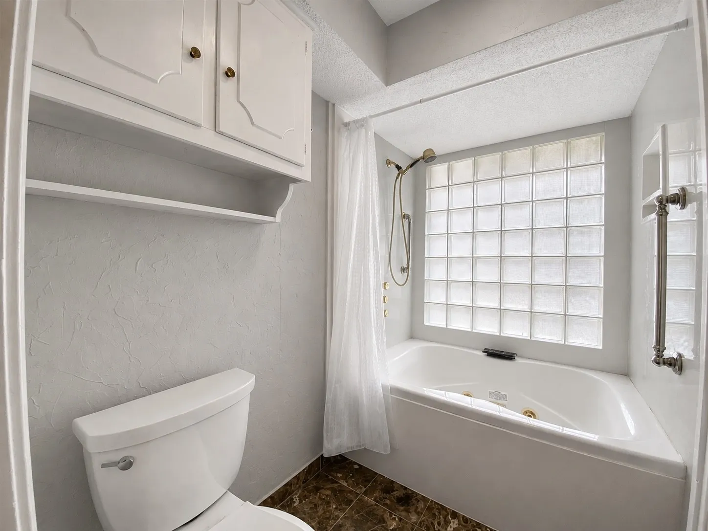 Single Family Residence For Sale in Dallas County , 909 Hillsdale Drive, Richardson, Texas 75081, 4 Bedroom, 2 Bathroom, 2 Garage spaces, 2,112 Sqft, built in 1974, mls#21280975, Real Estate Agent in Richardson, Homes For Sale in Dallas county, Homes For Sale in Richardson, Realtor in Richardson Texas, Real Estate Brokerage Independent Realty Texas, Luminita Cordes Realtor