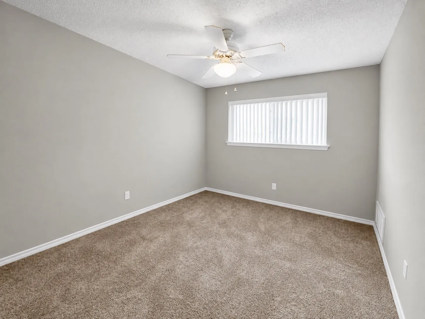 Single Family Residence For Sale in Dallas County , 909 Hillsdale Drive, Richardson, Texas 75081, 4 Bedroom, 2 Bathroom, 2 Garage spaces, 2,112 Sqft, built in 1974, mls#21280975, Real Estate Agent in Richardson, Homes For Sale in Dallas county, Homes For Sale in Richardson, Realtor in Richardson Texas, Real Estate Brokerage Independent Realty Texas, Luminita Cordes Realtor