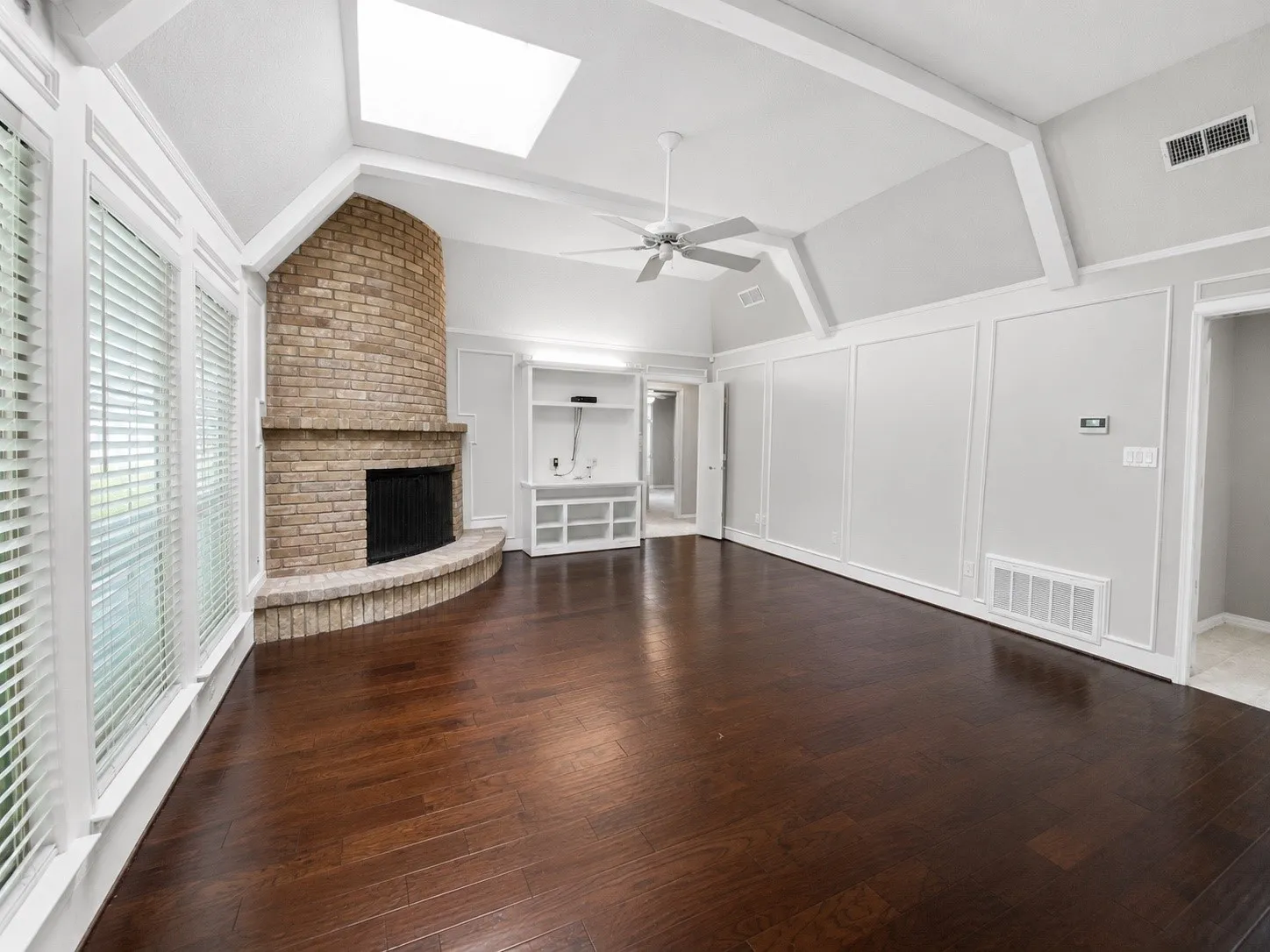 Single Family Residence For Sale in Dallas County , 909 Hillsdale Drive, Richardson, Texas 75081, 4 Bedroom, 2 Bathroom, 2 Garage spaces, 2,112 Sqft, built in 1974, mls#21280975, Real Estate Agent in Richardson, Homes For Sale in Dallas county, Homes For Sale in Richardson, Realtor in Richardson Texas, Real Estate Brokerage Independent Realty Texas, Luminita Cordes Realtor