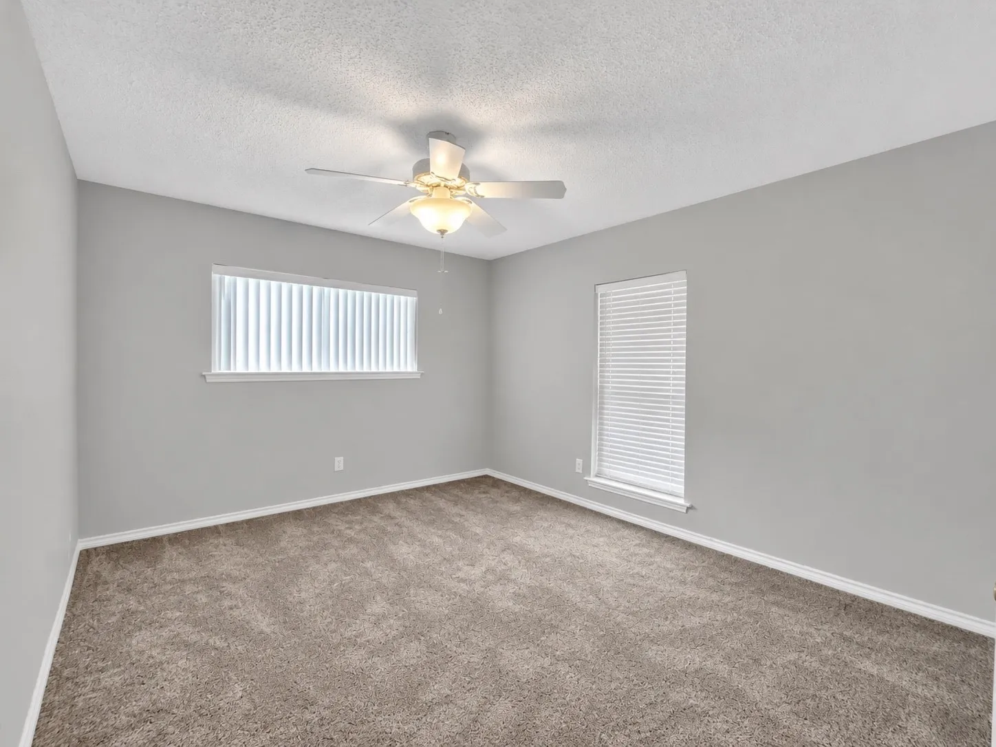 Single Family Residence For Sale in Dallas County , 909 Hillsdale Drive, Richardson, Texas 75081, 4 Bedroom, 2 Bathroom, 2 Garage spaces, 2,112 Sqft, built in 1974, mls#21280975, Real Estate Agent in Richardson, Homes For Sale in Dallas county, Homes For Sale in Richardson, Realtor in Richardson Texas, Real Estate Brokerage Independent Realty Texas, Luminita Cordes Realtor