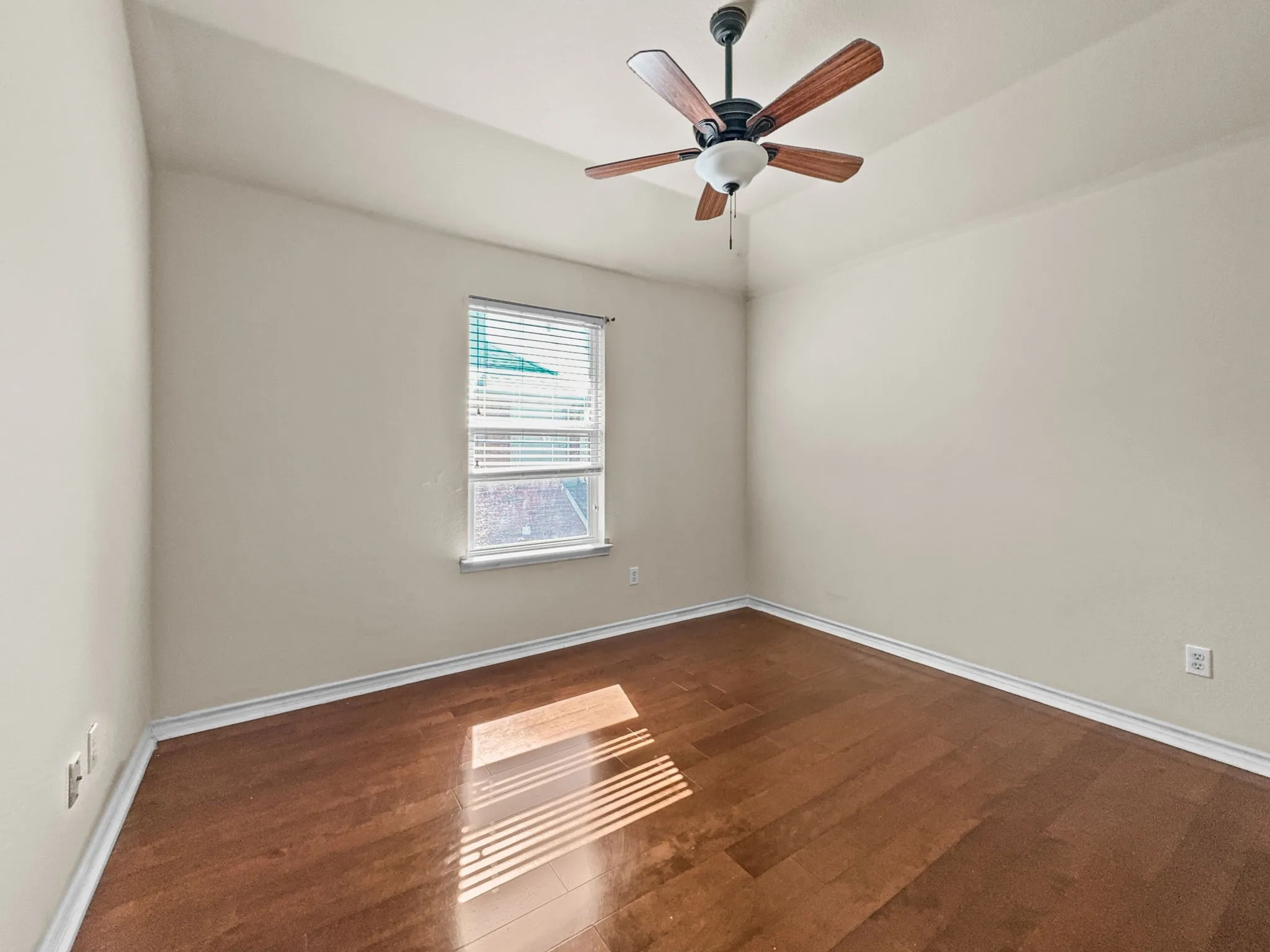 Single Family Residence For Rent in Collin County , 5530 Greensboro Drive, Frisco, Texas 75035, 5 Bedrooms, 4 Bathrooms, 2 Garage spaces, 3,068 Sqft, built in 2003, Price $3,100, mls#21280979, Real Estate Agent in Frisco, Homes For Rent in Collin county, Homes For Rent in Frisco, Realtor in Frisco Texas, Real Estate Brokerage Independent Realty Texas, Luminita Cordes Realtor