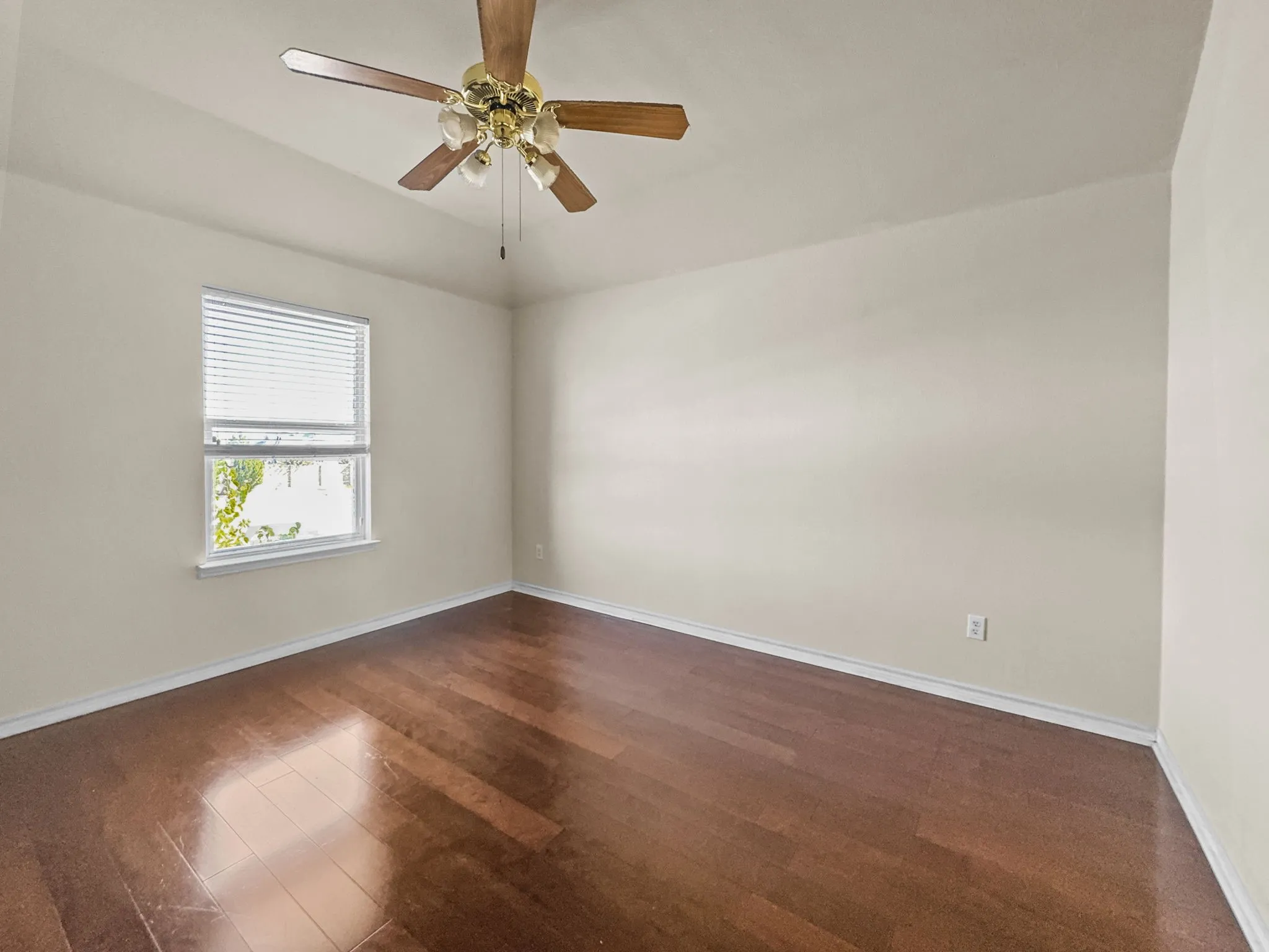 Single Family Residence For Rent in Collin County , 5530 Greensboro Drive, Frisco, Texas 75035, 5 Bedrooms, 4 Bathrooms, 2 Garage spaces, 3,068 Sqft, built in 2003, Price $3,100, mls#21280979, Real Estate Agent in Frisco, Homes For Rent in Collin county, Homes For Rent in Frisco, Realtor in Frisco Texas, Real Estate Brokerage Independent Realty Texas, Luminita Cordes Realtor