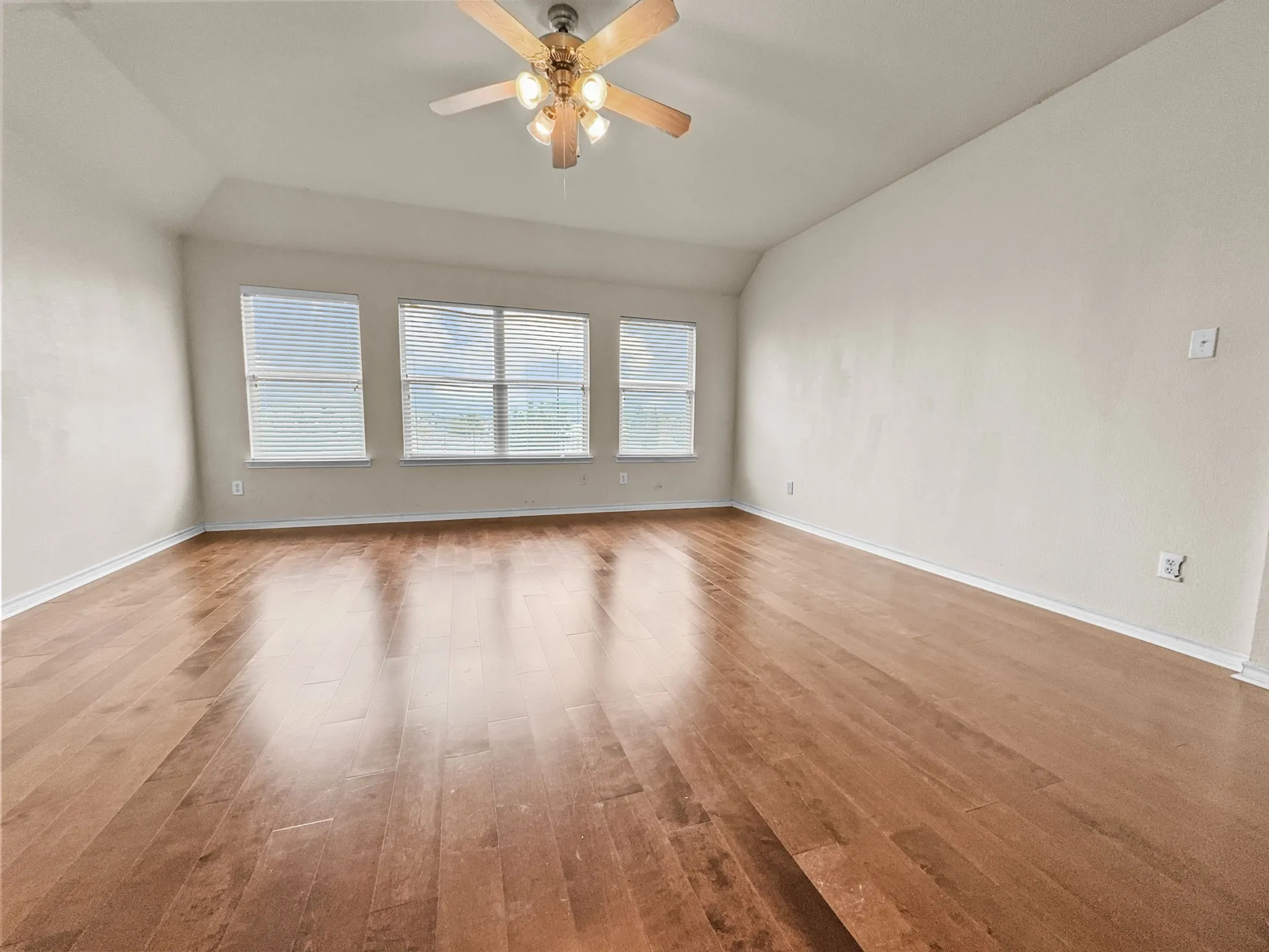 Single Family Residence For Rent in Collin County , 5530 Greensboro Drive, Frisco, Texas 75035, 5 Bedrooms, 4 Bathrooms, 2 Garage spaces, 3,068 Sqft, built in 2003, Price $3,100, mls#21280979, Real Estate Agent in Frisco, Homes For Rent in Collin county, Homes For Rent in Frisco, Realtor in Frisco Texas, Real Estate Brokerage Independent Realty Texas, Luminita Cordes Realtor