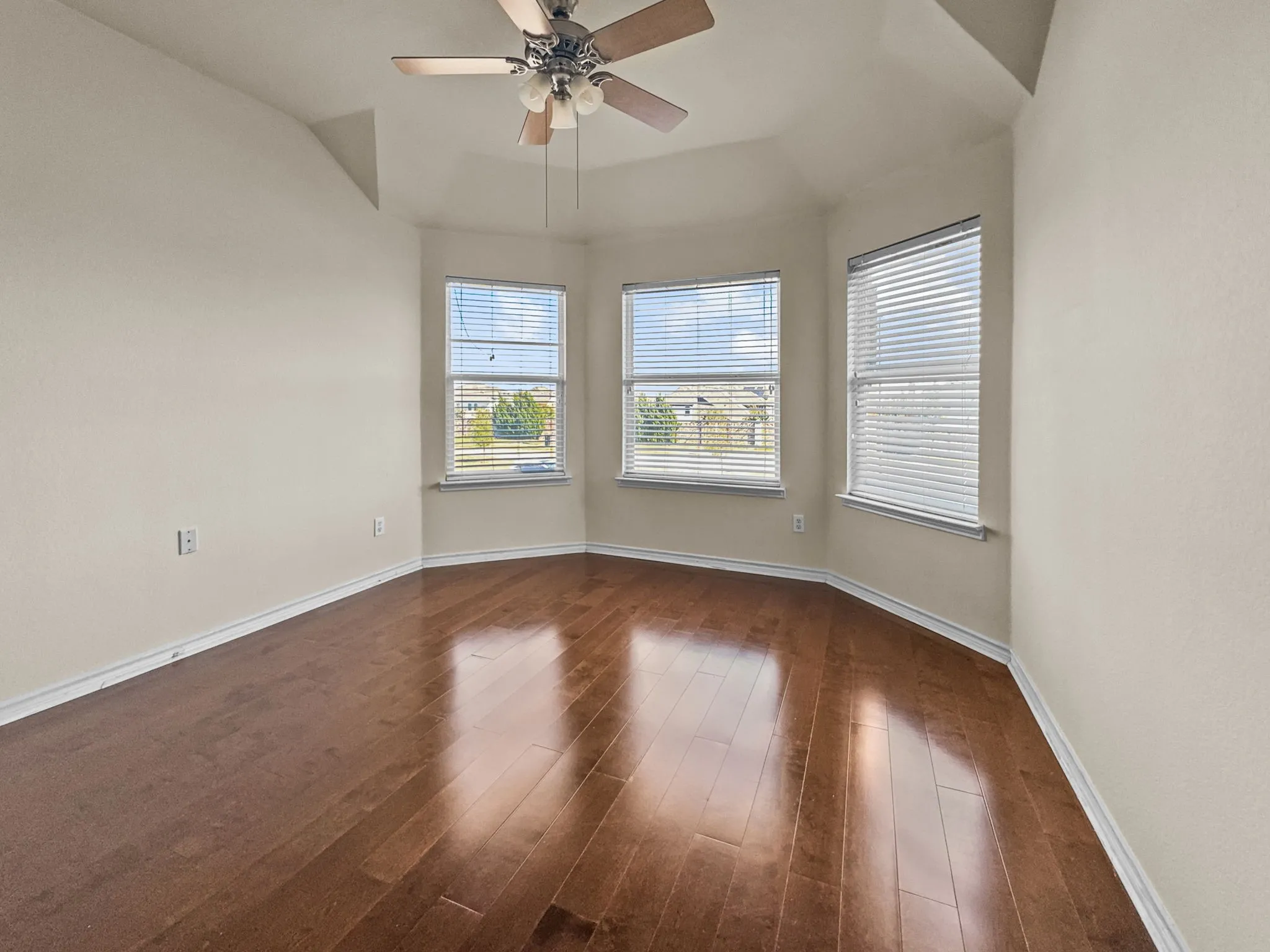 Single Family Residence For Rent in Collin County , 5530 Greensboro Drive, Frisco, Texas 75035, 5 Bedrooms, 4 Bathrooms, 2 Garage spaces, 3,068 Sqft, built in 2003, Price $3,100, mls#21280979, Real Estate Agent in Frisco, Homes For Rent in Collin county, Homes For Rent in Frisco, Realtor in Frisco Texas, Real Estate Brokerage Independent Realty Texas, Luminita Cordes Realtor