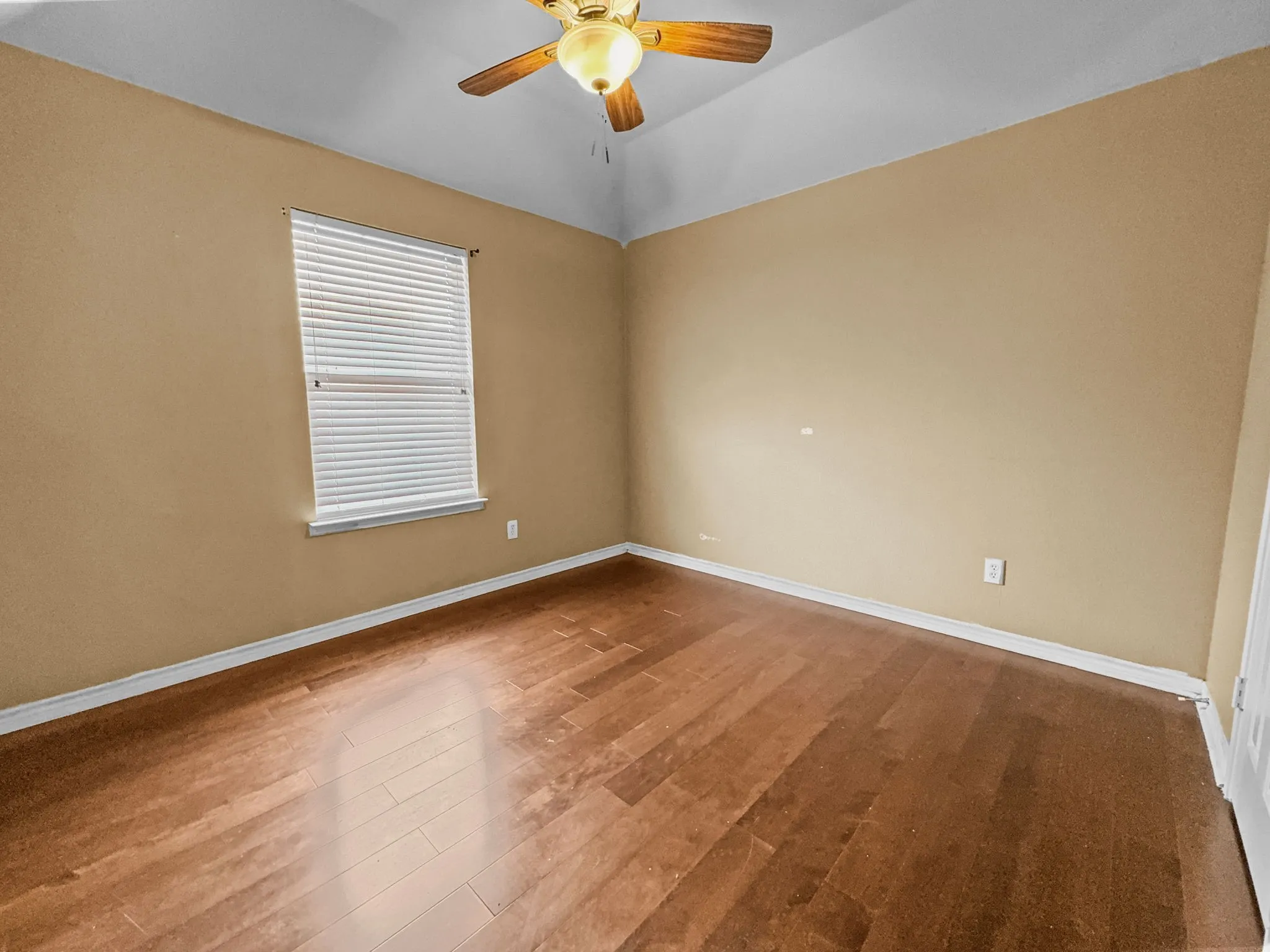 Single Family Residence For Rent in Collin County , 5530 Greensboro Drive, Frisco, Texas 75035, 5 Bedrooms, 4 Bathrooms, 2 Garage spaces, 3,068 Sqft, built in 2003, Price $3,100, mls#21280979, Real Estate Agent in Frisco, Homes For Rent in Collin county, Homes For Rent in Frisco, Realtor in Frisco Texas, Real Estate Brokerage Independent Realty Texas, Luminita Cordes Realtor