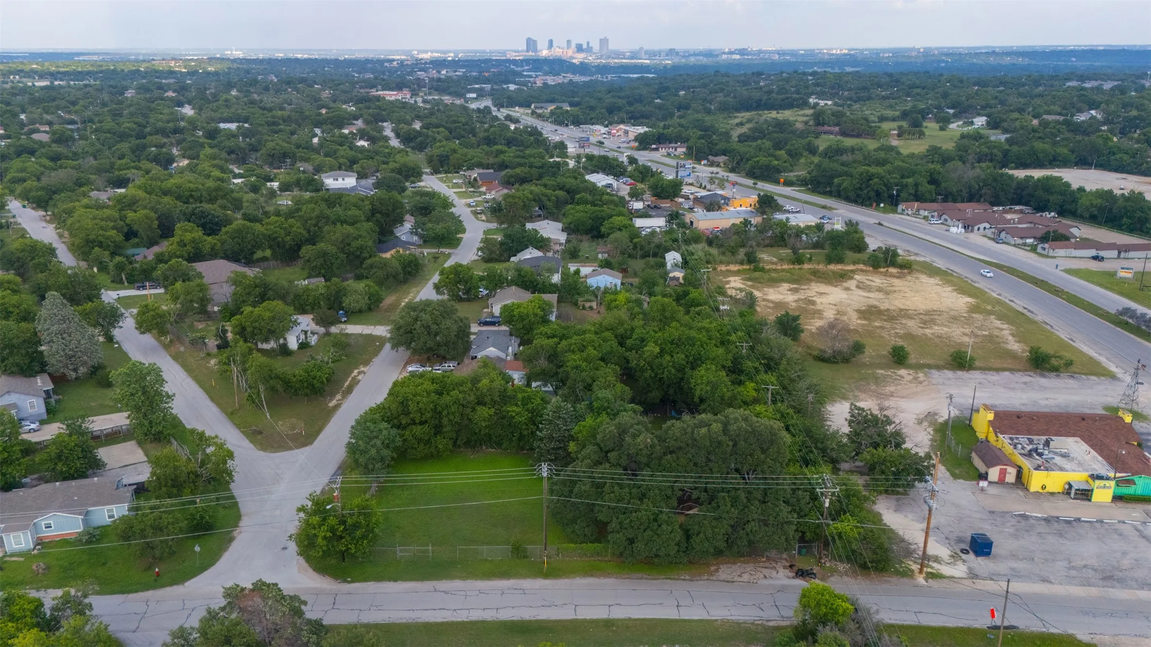 Single Family Residence For Sale in Tarrant County , 2508 Biway Street, Sansom Park, Texas 76114, 3 Bedroom, 2 Bathroom, Garage spaces, 1,562 Sqft, built in 1940, mls#21280989, Real Estate Agent in Sansom Park, Homes For Sale in Tarrant county, Homes For Sale in Sansom Park, Realtor in Sansom Park Texas, Real Estate Brokerage Independent Realty Texas, Luminita Cordes Realtor