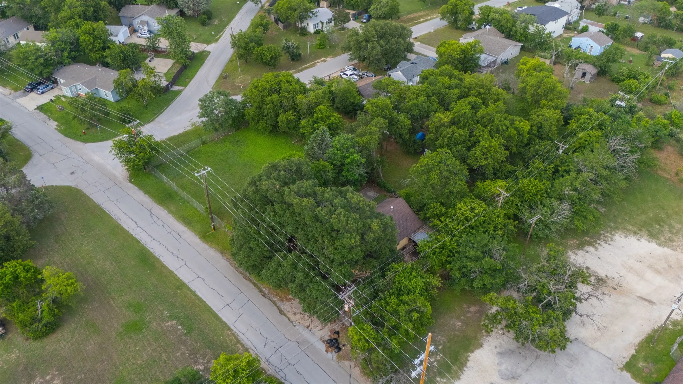 Single Family Residence For Sale in Tarrant County , 2508 Biway Street, Sansom Park, Texas 76114, 3 Bedroom, 2 Bathroom, Garage spaces, 1,562 Sqft, built in 1940, mls#21280989, Real Estate Agent in Sansom Park, Homes For Sale in Tarrant county, Homes For Sale in Sansom Park, Realtor in Sansom Park Texas, Real Estate Brokerage Independent Realty Texas, Luminita Cordes Realtor