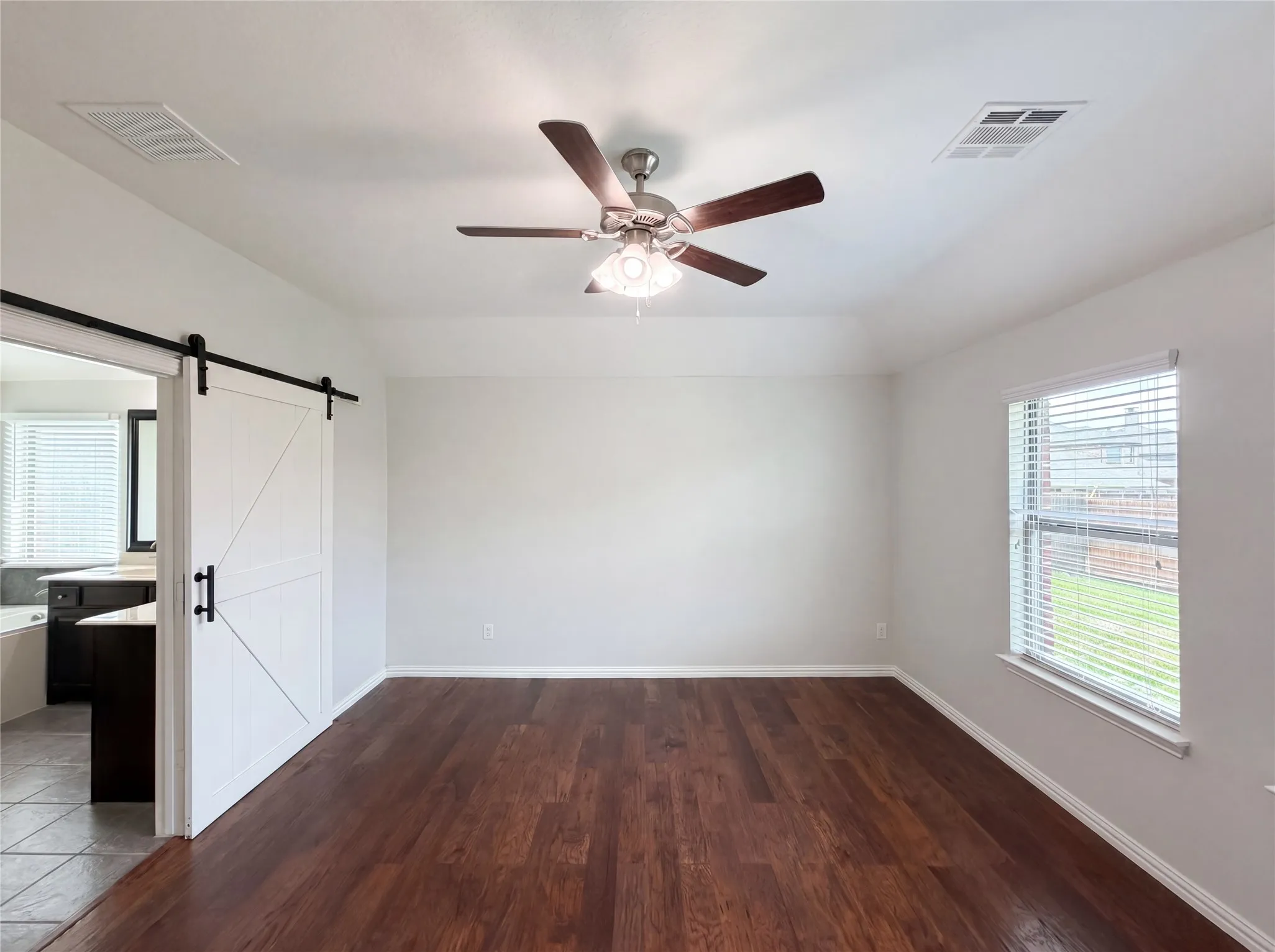 Single Family Residence For Sale in Tarrant County , 709 Ravenwood Drive, Saginaw, Texas 76179, 3 Bedroom, 2 Bathroom, 2 Garage spaces, 1,826 Sqft, built in 2017, mls#21280999, Real Estate Agent in Saginaw, Homes For Sale in Tarrant county, Homes For Sale in Saginaw, Realtor in Saginaw Texas, Real Estate Brokerage Independent Realty Texas, Luminita Cordes Realtor