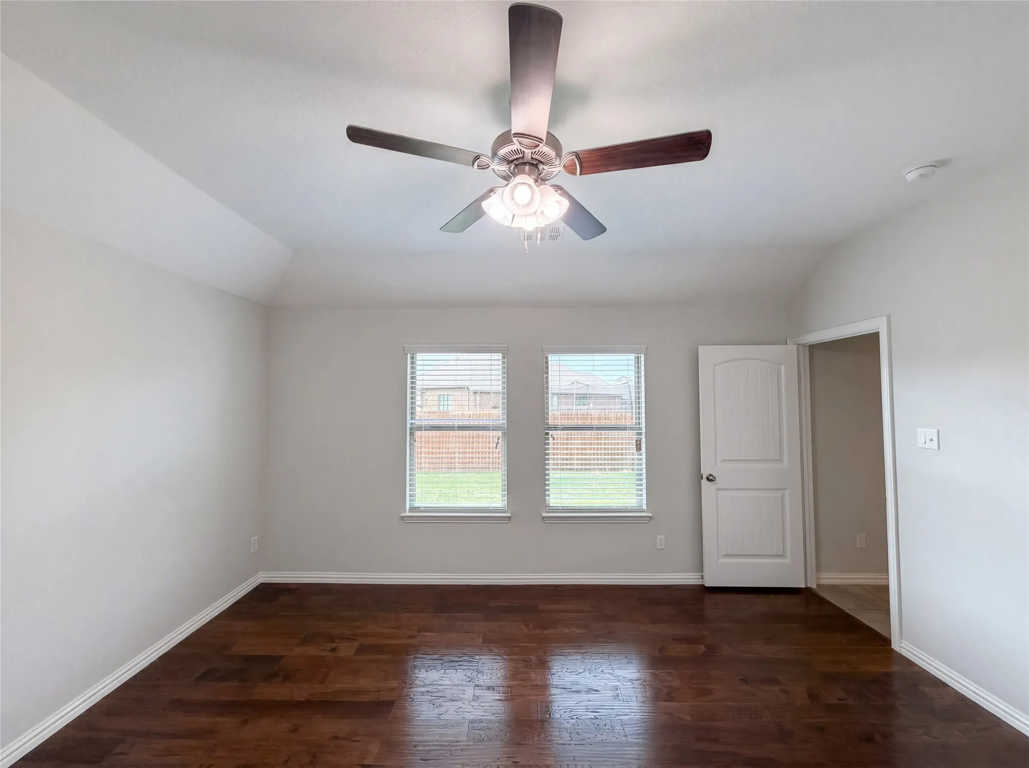 Single Family Residence For Sale in Tarrant County , 709 Ravenwood Drive, Saginaw, Texas 76179, 3 Bedroom, 2 Bathroom, 2 Garage spaces, 1,826 Sqft, built in 2017, mls#21280999, Real Estate Agent in Saginaw, Homes For Sale in Tarrant county, Homes For Sale in Saginaw, Realtor in Saginaw Texas, Real Estate Brokerage Independent Realty Texas, Luminita Cordes Realtor
