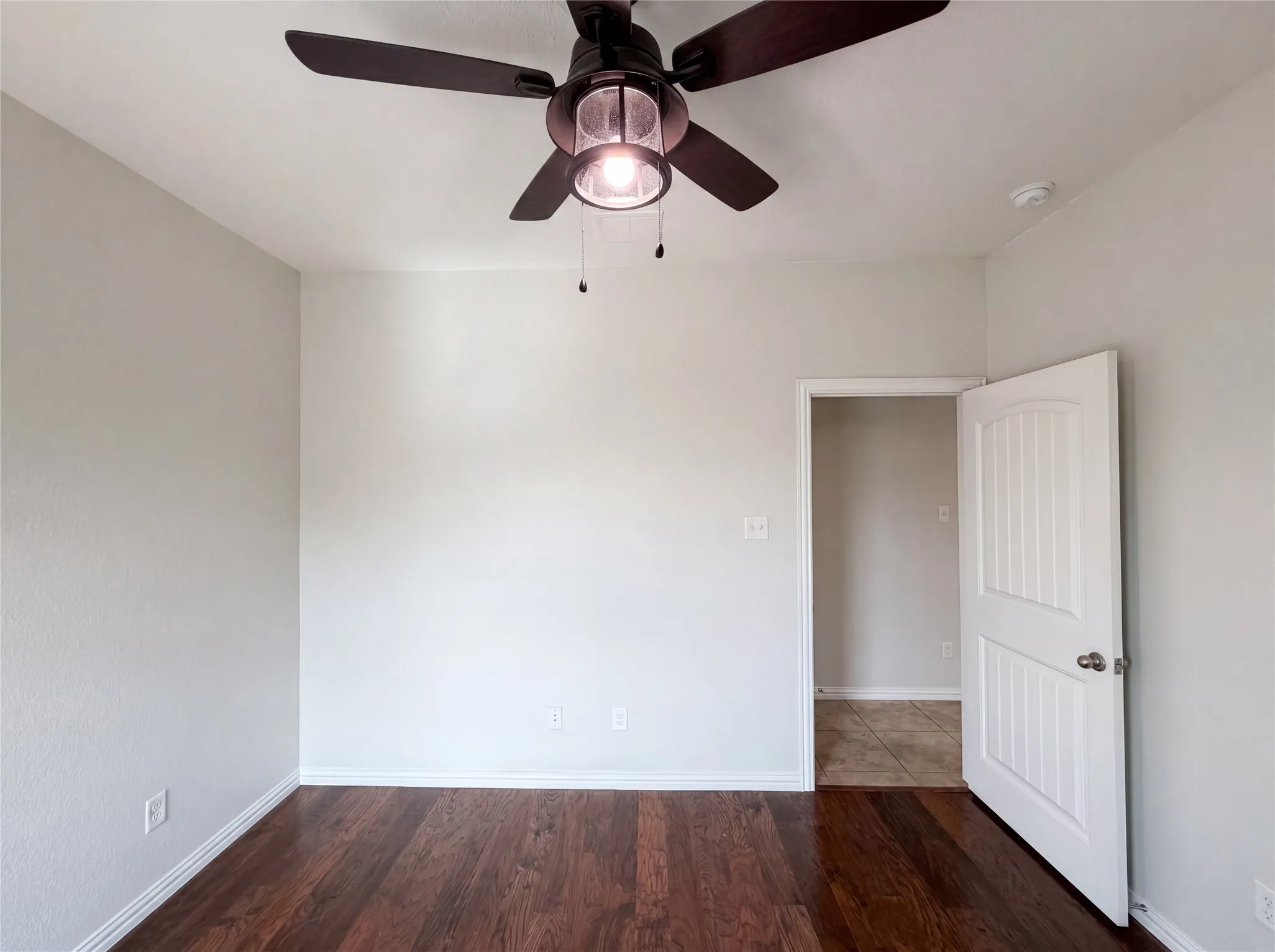 Single Family Residence For Sale in Tarrant County , 709 Ravenwood Drive, Saginaw, Texas 76179, 3 Bedroom, 2 Bathroom, 2 Garage spaces, 1,826 Sqft, built in 2017, mls#21280999, Real Estate Agent in Saginaw, Homes For Sale in Tarrant county, Homes For Sale in Saginaw, Realtor in Saginaw Texas, Real Estate Brokerage Independent Realty Texas, Luminita Cordes Realtor