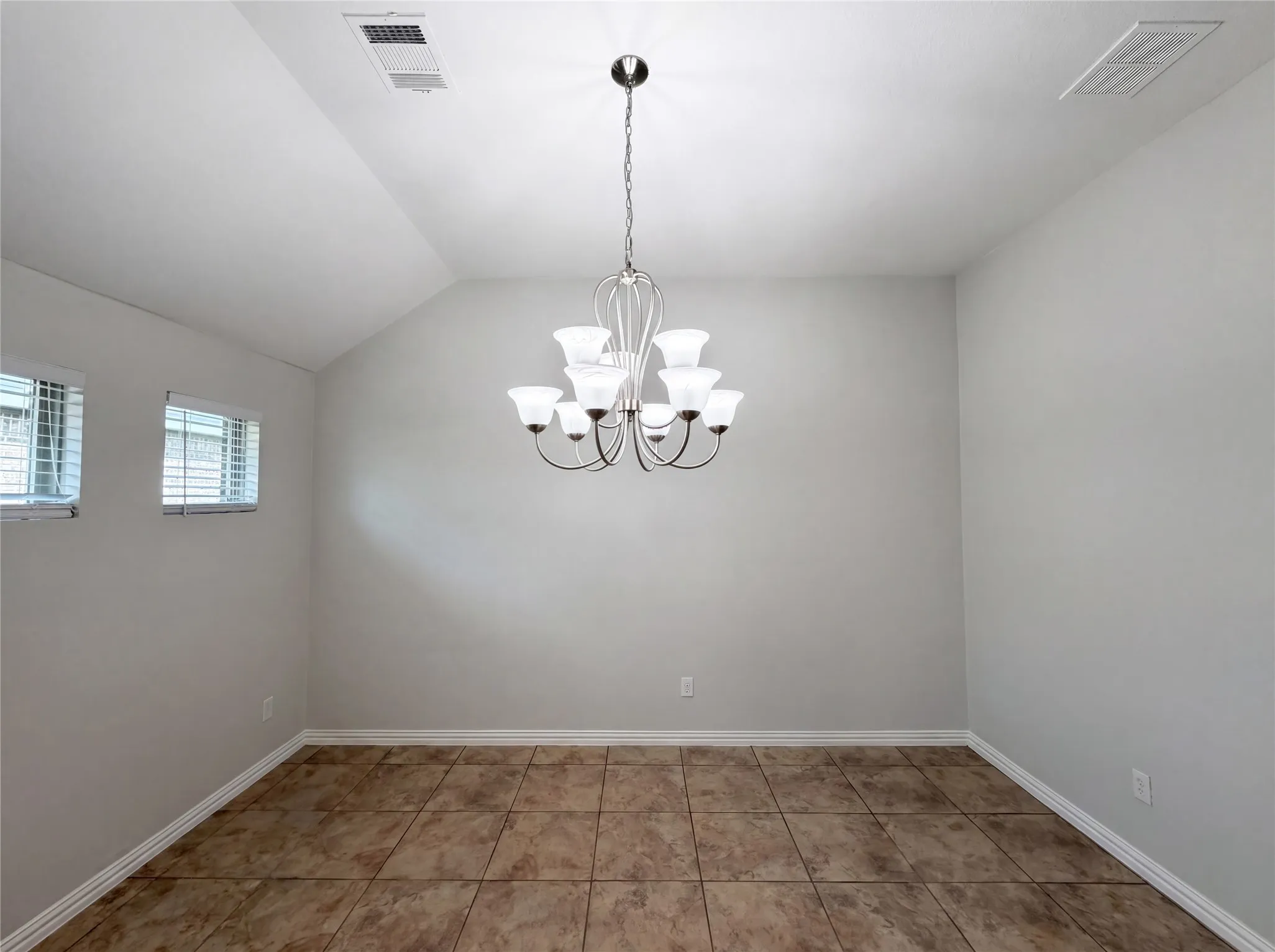 Single Family Residence For Sale in Tarrant County , 709 Ravenwood Drive, Saginaw, Texas 76179, 3 Bedroom, 2 Bathroom, 2 Garage spaces, 1,826 Sqft, built in 2017, mls#21280999, Real Estate Agent in Saginaw, Homes For Sale in Tarrant county, Homes For Sale in Saginaw, Realtor in Saginaw Texas, Real Estate Brokerage Independent Realty Texas, Luminita Cordes Realtor