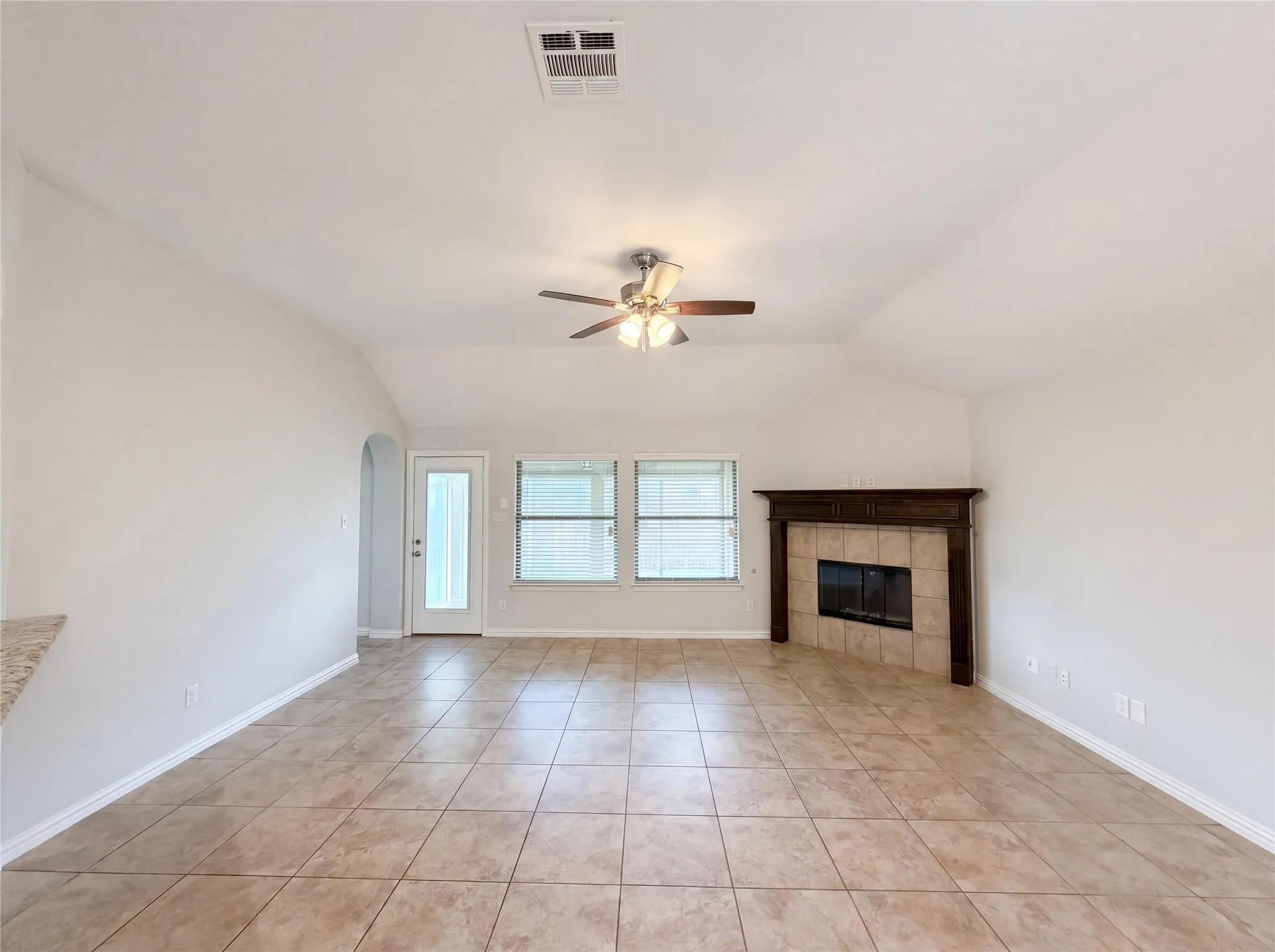 Single Family Residence For Sale in Tarrant County , 709 Ravenwood Drive, Saginaw, Texas 76179, 3 Bedroom, 2 Bathroom, 2 Garage spaces, 1,826 Sqft, built in 2017, mls#21280999, Real Estate Agent in Saginaw, Homes For Sale in Tarrant county, Homes For Sale in Saginaw, Realtor in Saginaw Texas, Real Estate Brokerage Independent Realty Texas, Luminita Cordes Realtor
