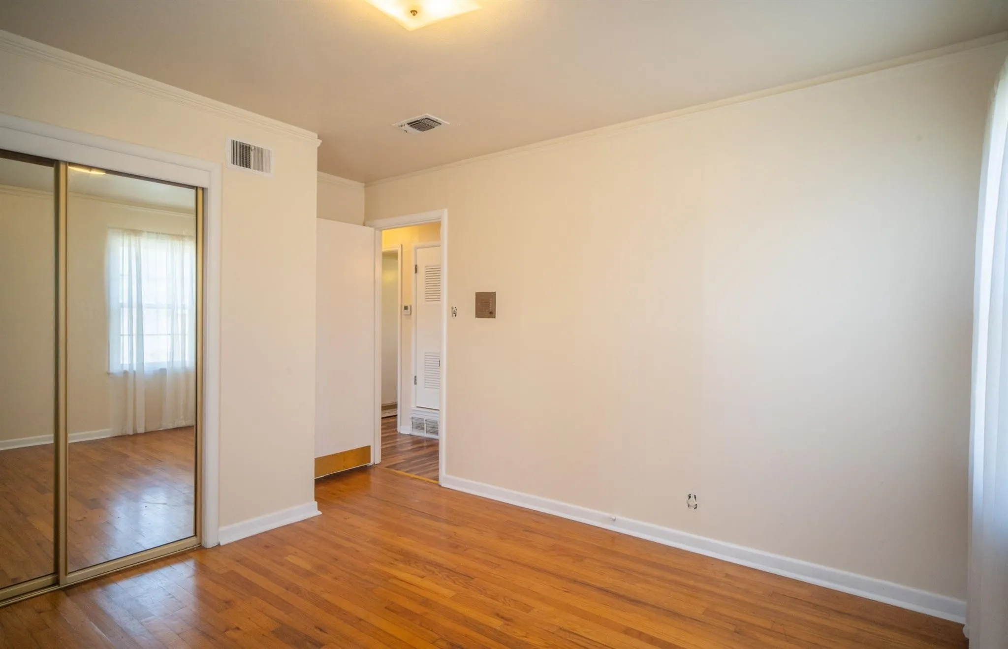 Single Family Residence For Sale in Tarrant County , 5245 Ira Street N, Haltom City, Texas 76117, 3 Bedroom, 1 Bathroom, 1 Garage spaces, 990 Sqft, built in 1958, mls#21276132, Real Estate Agent in Haltom City, Homes For Sale in Tarrant county, Homes For Sale in Haltom City, Realtor in Haltom City Texas, Real Estate Brokerage Independent Realty Texas, Luminita Cordes Realtor