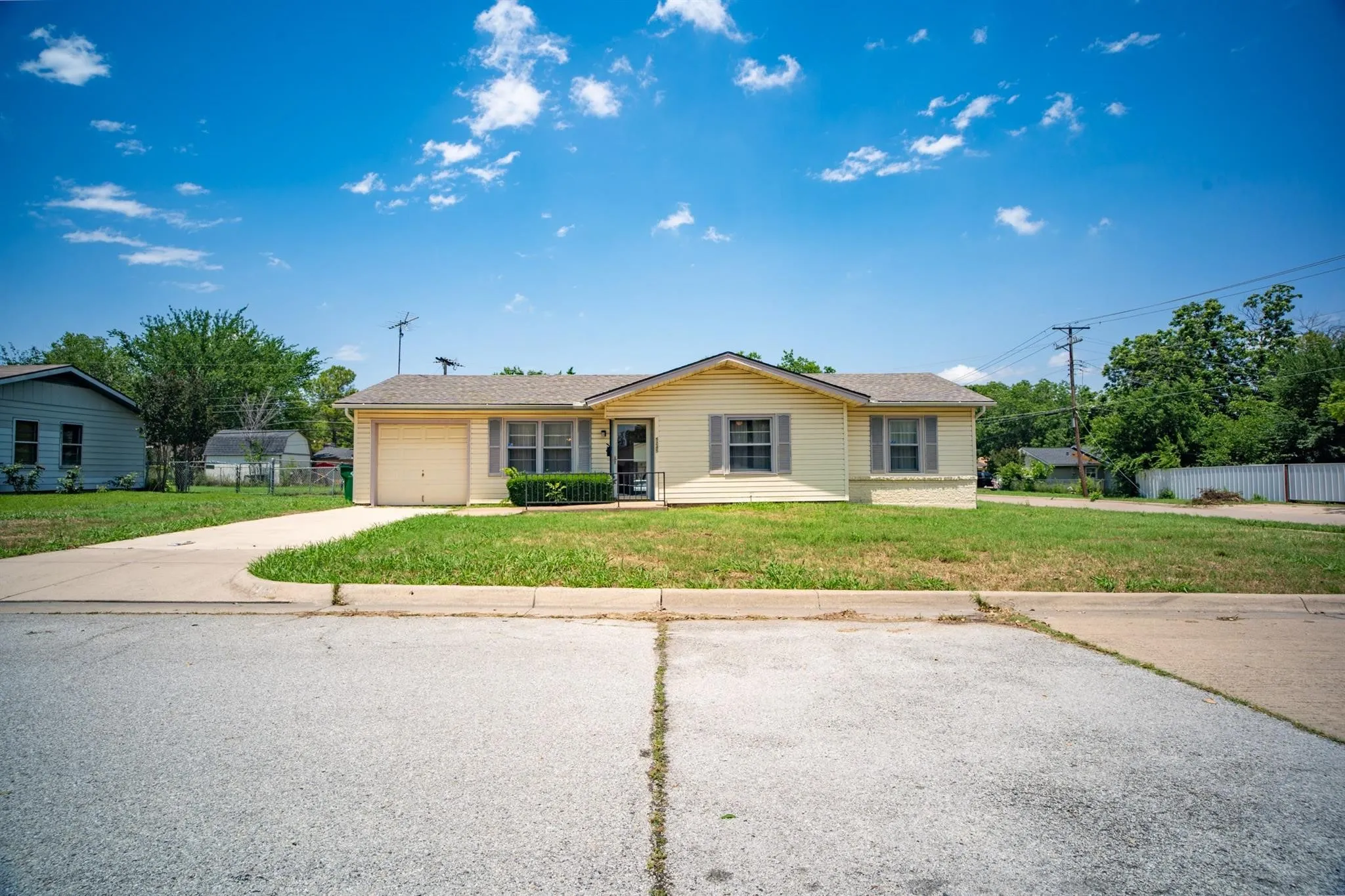 Single Family Residence For Sale in Tarrant County , 5245 Ira Street N, Haltom City, Texas 76117, 3 Bedroom, 1 Bathroom, 1 Garage spaces, 990 Sqft, built in 1958, mls#21276132, Real Estate Agent in Haltom City, Homes For Sale in Tarrant county, Homes For Sale in Haltom City, Realtor in Haltom City Texas, Real Estate Brokerage Independent Realty Texas, Luminita Cordes Realtor