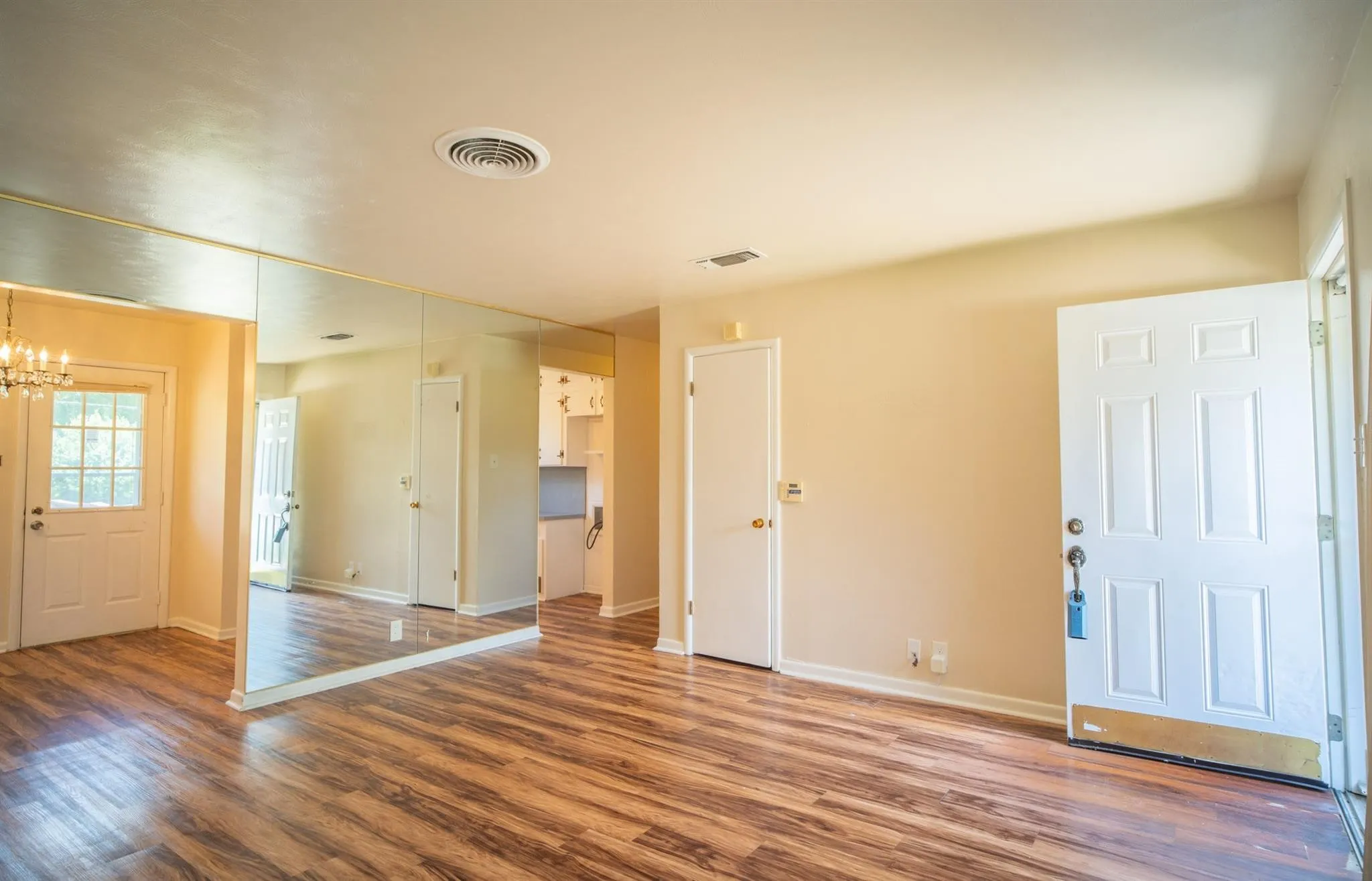 Single Family Residence For Sale in Tarrant County , 5245 Ira Street N, Haltom City, Texas 76117, 3 Bedroom, 1 Bathroom, 1 Garage spaces, 990 Sqft, built in 1958, mls#21276132, Real Estate Agent in Haltom City, Homes For Sale in Tarrant county, Homes For Sale in Haltom City, Realtor in Haltom City Texas, Real Estate Brokerage Independent Realty Texas, Luminita Cordes Realtor