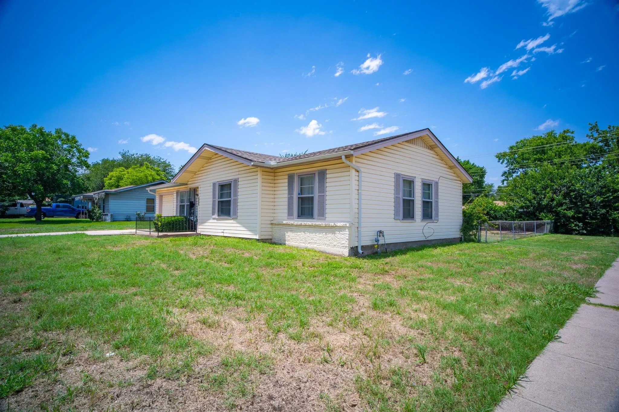 Single Family Residence For Sale in Tarrant County , 5245 Ira Street N, Haltom City, Texas 76117, 3 Bedroom, 1 Bathroom, 1 Garage spaces, 990 Sqft, built in 1958, mls#21276132, Real Estate Agent in Haltom City, Homes For Sale in Tarrant county, Homes For Sale in Haltom City, Realtor in Haltom City Texas, Real Estate Brokerage Independent Realty Texas, Luminita Cordes Realtor