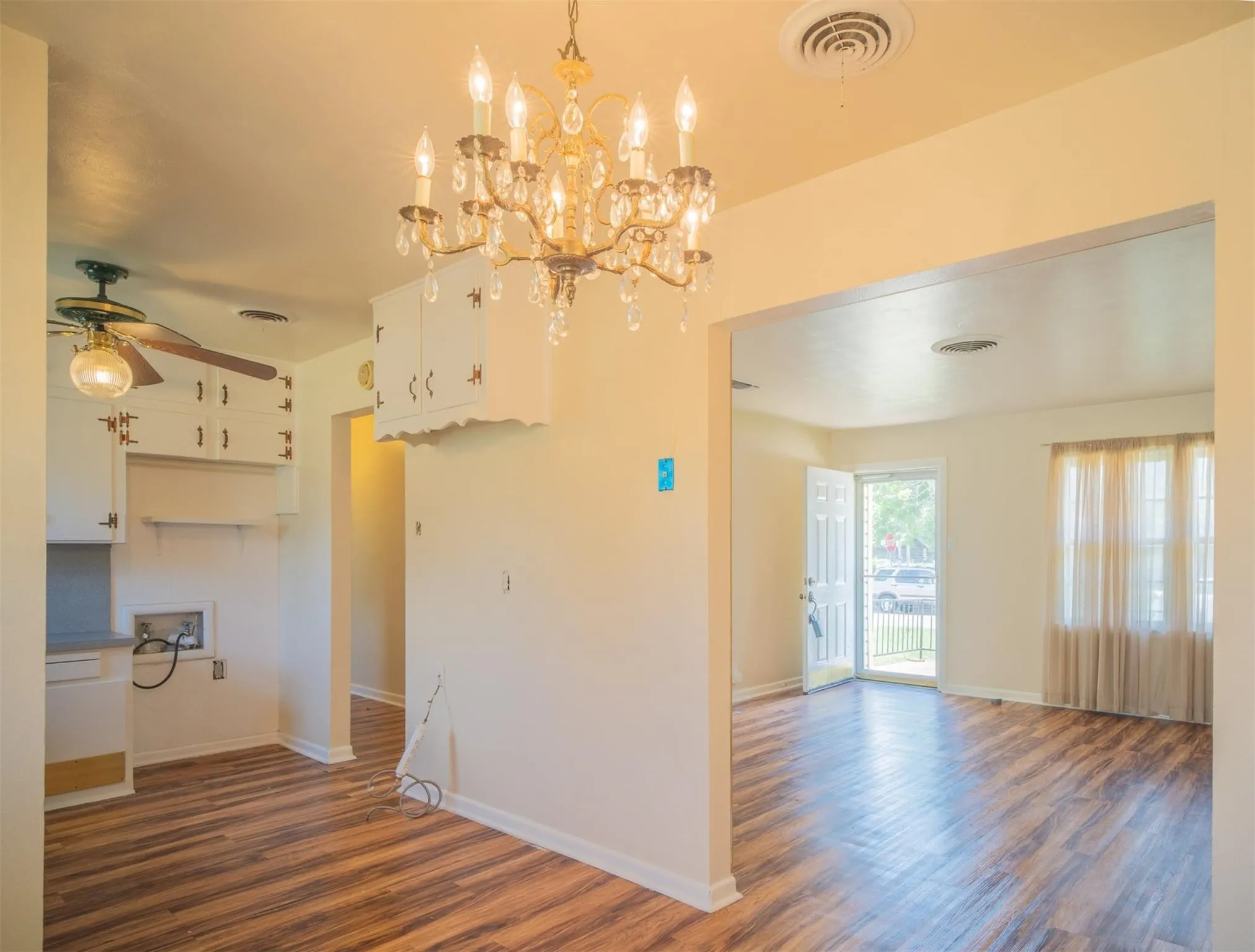 Single Family Residence For Sale in Tarrant County , 5245 Ira Street N, Haltom City, Texas 76117, 3 Bedroom, 1 Bathroom, 1 Garage spaces, 990 Sqft, built in 1958, mls#21276132, Real Estate Agent in Haltom City, Homes For Sale in Tarrant county, Homes For Sale in Haltom City, Realtor in Haltom City Texas, Real Estate Brokerage Independent Realty Texas, Luminita Cordes Realtor