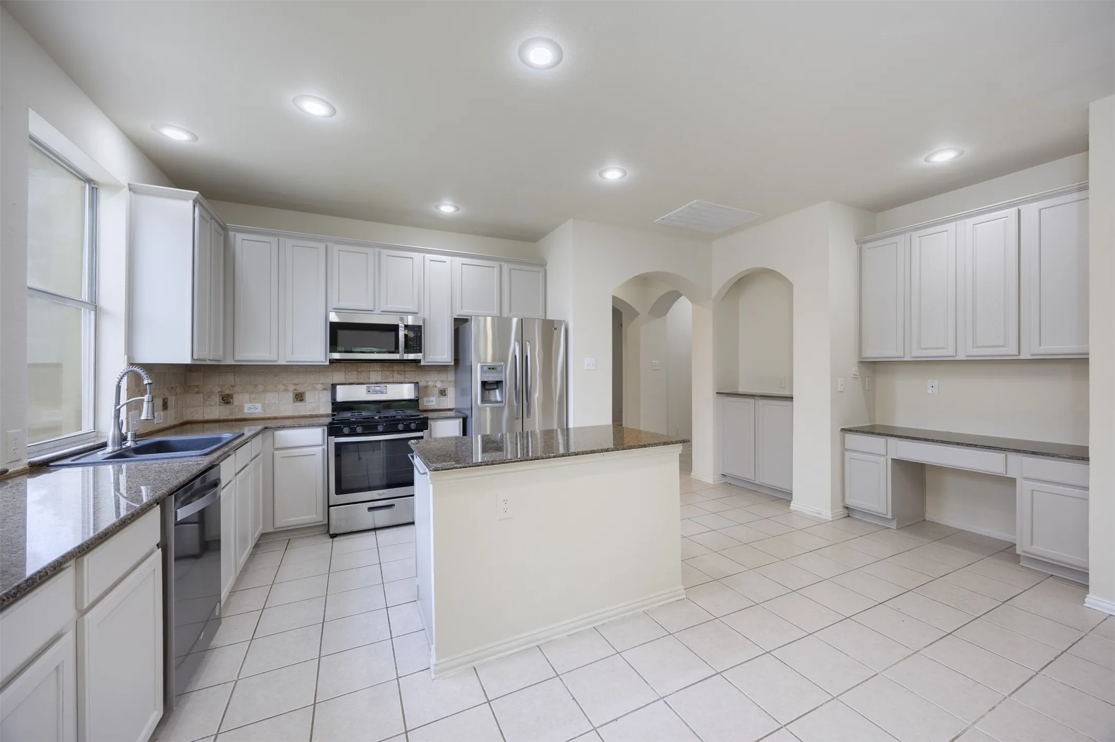 Single Family Residence For Rent in Dallas County , 6609 Amesbury Lane, Rowlett, Texas 75089, 4 Bedrooms, 3 Bathrooms, 2 Garage spaces, 2,582 Sqft, built in 2001, Price $2,900, mls#21280259, Real Estate Agent in Rowlett, Homes For Rent in Dallas county, Homes For Rent in Rowlett, Realtor in Rowlett Texas, Real Estate Brokerage Independent Realty Texas, Luminita Cordes Realtor