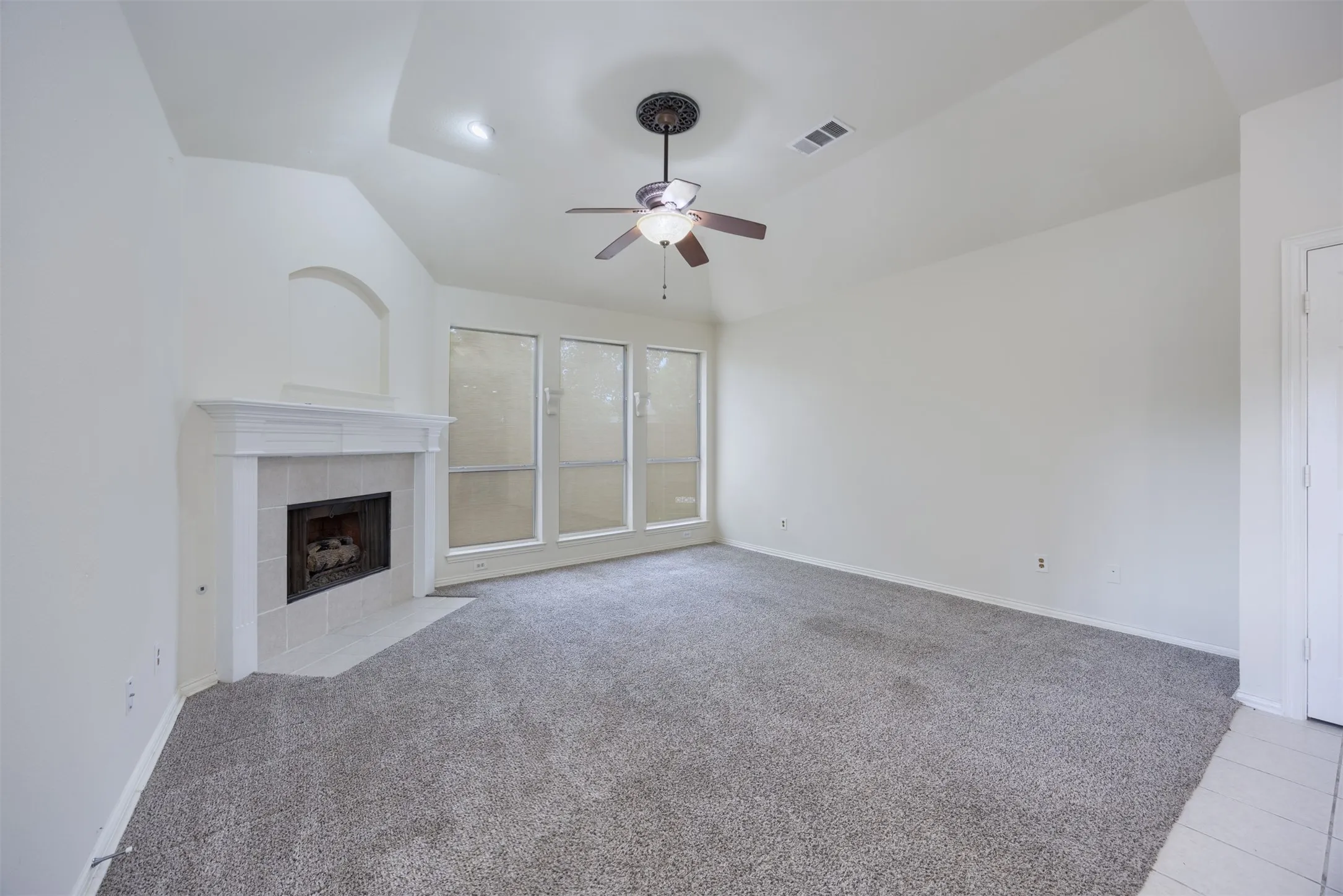 Single Family Residence For Rent in Dallas County , 6609 Amesbury Lane, Rowlett, Texas 75089, 4 Bedrooms, 3 Bathrooms, 2 Garage spaces, 2,582 Sqft, built in 2001, Price $2,900, mls#21280259, Real Estate Agent in Rowlett, Homes For Rent in Dallas county, Homes For Rent in Rowlett, Realtor in Rowlett Texas, Real Estate Brokerage Independent Realty Texas, Luminita Cordes Realtor