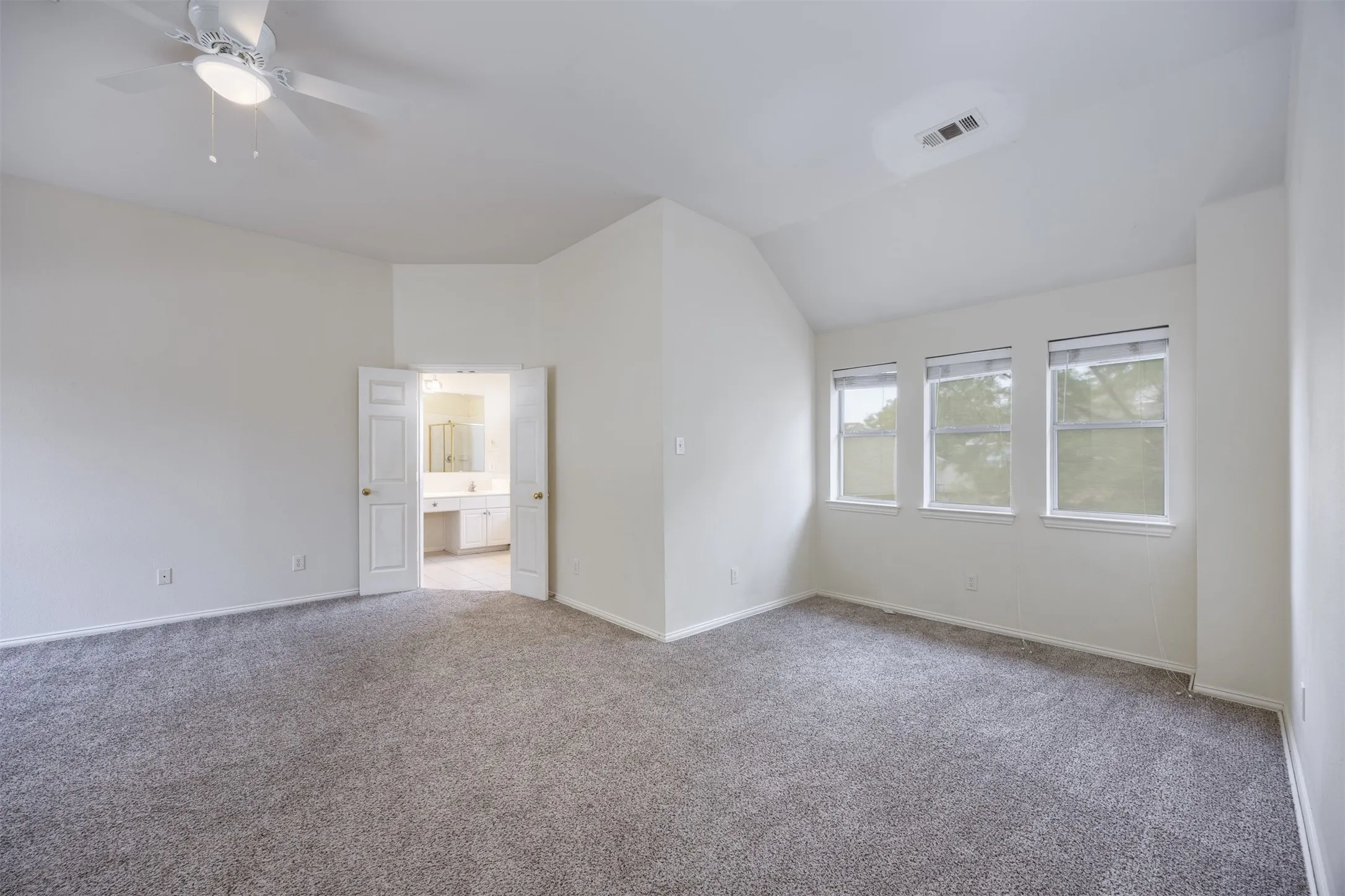 Single Family Residence For Rent in Dallas County , 6609 Amesbury Lane, Rowlett, Texas 75089, 4 Bedrooms, 3 Bathrooms, 2 Garage spaces, 2,582 Sqft, built in 2001, Price $2,900, mls#21280259, Real Estate Agent in Rowlett, Homes For Rent in Dallas county, Homes For Rent in Rowlett, Realtor in Rowlett Texas, Real Estate Brokerage Independent Realty Texas, Luminita Cordes Realtor