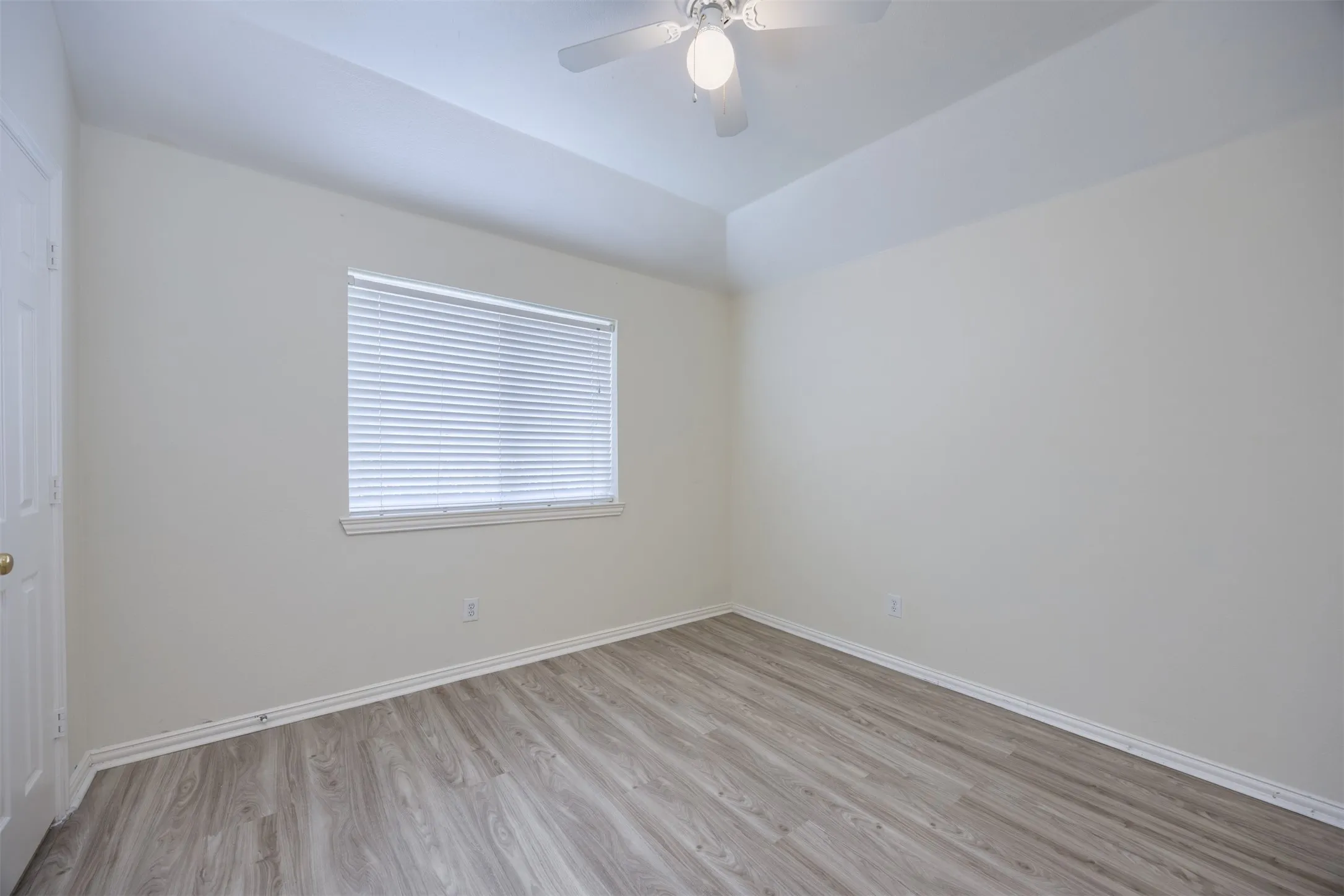 Single Family Residence For Rent in Dallas County , 6609 Amesbury Lane, Rowlett, Texas 75089, 4 Bedrooms, 3 Bathrooms, 2 Garage spaces, 2,582 Sqft, built in 2001, Price $2,900, mls#21280259, Real Estate Agent in Rowlett, Homes For Rent in Dallas county, Homes For Rent in Rowlett, Realtor in Rowlett Texas, Real Estate Brokerage Independent Realty Texas, Luminita Cordes Realtor