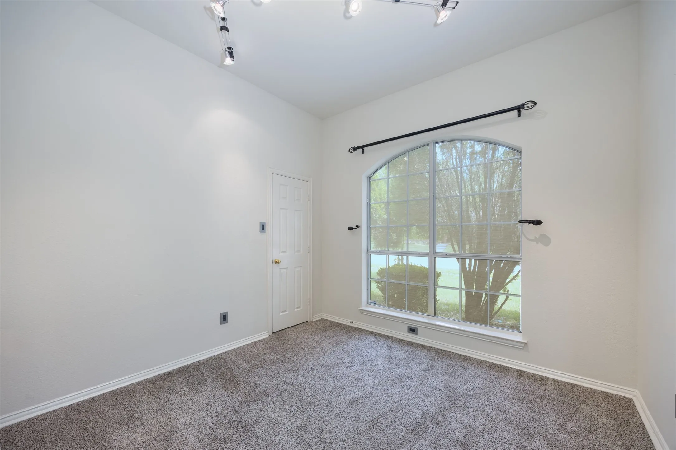 Single Family Residence For Rent in Dallas County , 6609 Amesbury Lane, Rowlett, Texas 75089, 4 Bedrooms, 3 Bathrooms, 2 Garage spaces, 2,582 Sqft, built in 2001, Price $2,900, mls#21280259, Real Estate Agent in Rowlett, Homes For Rent in Dallas county, Homes For Rent in Rowlett, Realtor in Rowlett Texas, Real Estate Brokerage Independent Realty Texas, Luminita Cordes Realtor