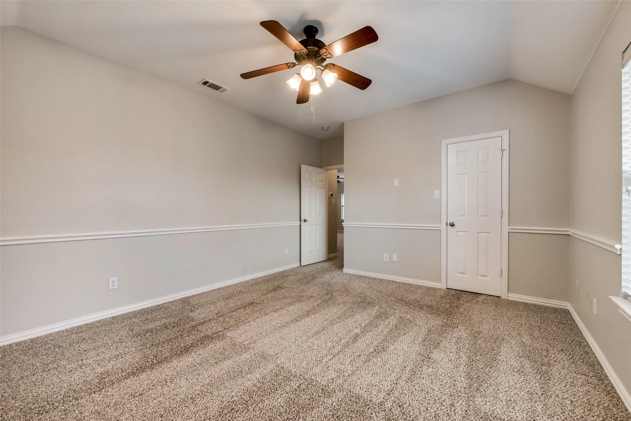 Single Family Residence For Rent in Tarrant County , 2569 Pinnacle Point Drive, Grand Prairie, Texas 75054, 4 Bedroom, 3 Bathroom, 2 Garage spaces, 2,672 Sqft, built in 2003, mls#21281026, Real Estate Agent in Grand Prairie, Homes For Rent in Tarrant county, Homes For Rent in Grand Prairie, Realtor in Grand Prairie Texas, Real Estate Brokerage Independent Realty Texas, Luminita Cordes Realtor