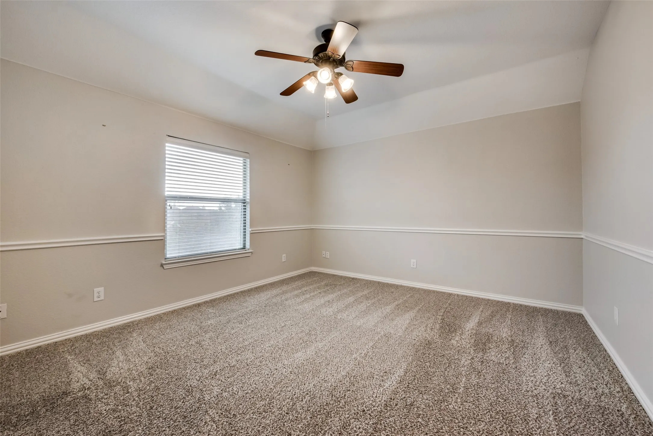 Single Family Residence For Rent in Tarrant County , 2569 Pinnacle Point Drive, Grand Prairie, Texas 75054, 4 Bedroom, 3 Bathroom, 2 Garage spaces, 2,672 Sqft, built in 2003, mls#21281026, Real Estate Agent in Grand Prairie, Homes For Rent in Tarrant county, Homes For Rent in Grand Prairie, Realtor in Grand Prairie Texas, Real Estate Brokerage Independent Realty Texas, Luminita Cordes Realtor
