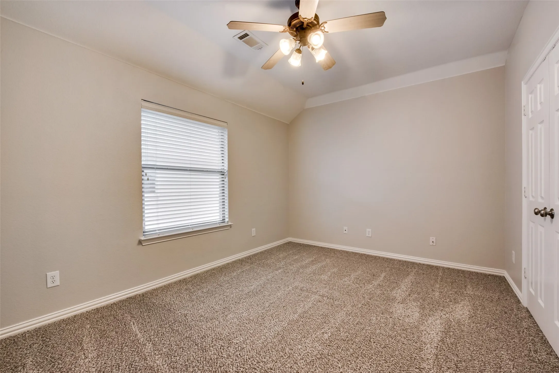 Single Family Residence For Rent in Tarrant County , 2569 Pinnacle Point Drive, Grand Prairie, Texas 75054, 4 Bedroom, 3 Bathroom, 2 Garage spaces, 2,672 Sqft, built in 2003, mls#21281026, Real Estate Agent in Grand Prairie, Homes For Rent in Tarrant county, Homes For Rent in Grand Prairie, Realtor in Grand Prairie Texas, Real Estate Brokerage Independent Realty Texas, Luminita Cordes Realtor