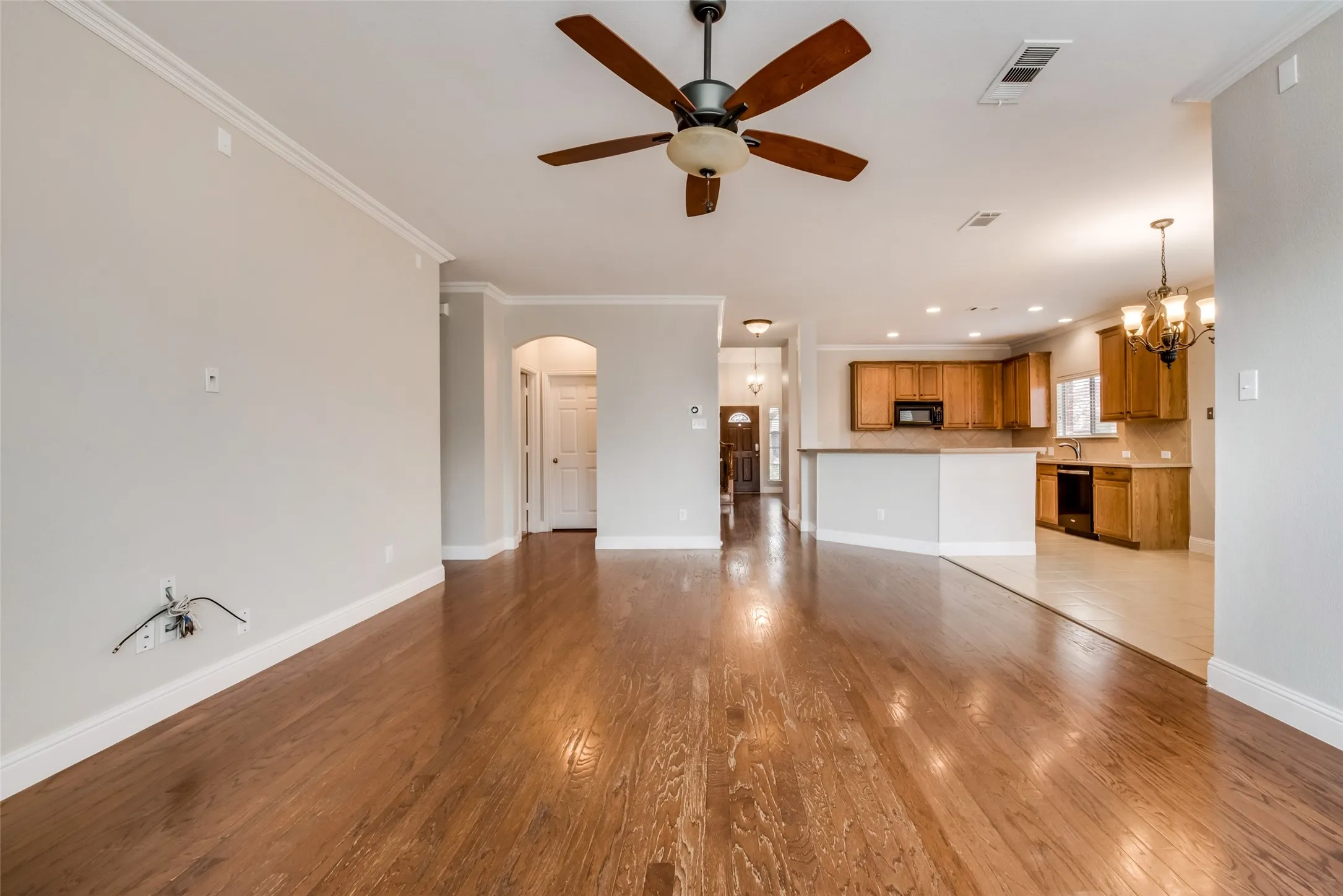 Single Family Residence For Rent in Tarrant County , 2569 Pinnacle Point Drive, Grand Prairie, Texas 75054, 4 Bedroom, 3 Bathroom, 2 Garage spaces, 2,672 Sqft, built in 2003, mls#21281026, Real Estate Agent in Grand Prairie, Homes For Rent in Tarrant county, Homes For Rent in Grand Prairie, Realtor in Grand Prairie Texas, Real Estate Brokerage Independent Realty Texas, Luminita Cordes Realtor