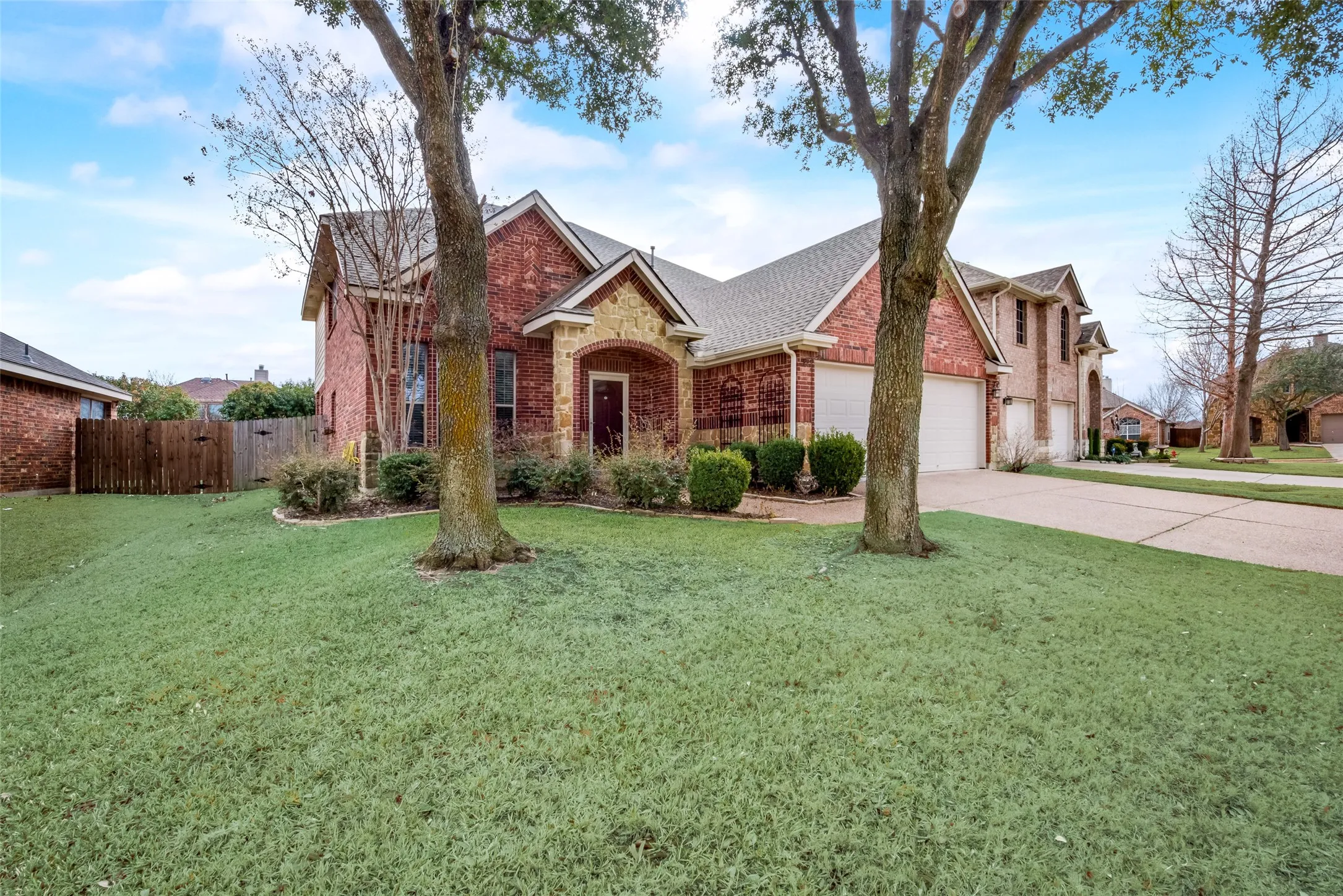 Single Family Residence For Rent in Tarrant County , 2569 Pinnacle Point Drive, Grand Prairie, Texas 75054, 4 Bedroom, 3 Bathroom, 2 Garage spaces, 2,672 Sqft, built in 2003, mls#21281026, Real Estate Agent in Grand Prairie, Homes For Rent in Tarrant county, Homes For Rent in Grand Prairie, Realtor in Grand Prairie Texas, Real Estate Brokerage Independent Realty Texas, Luminita Cordes Realtor