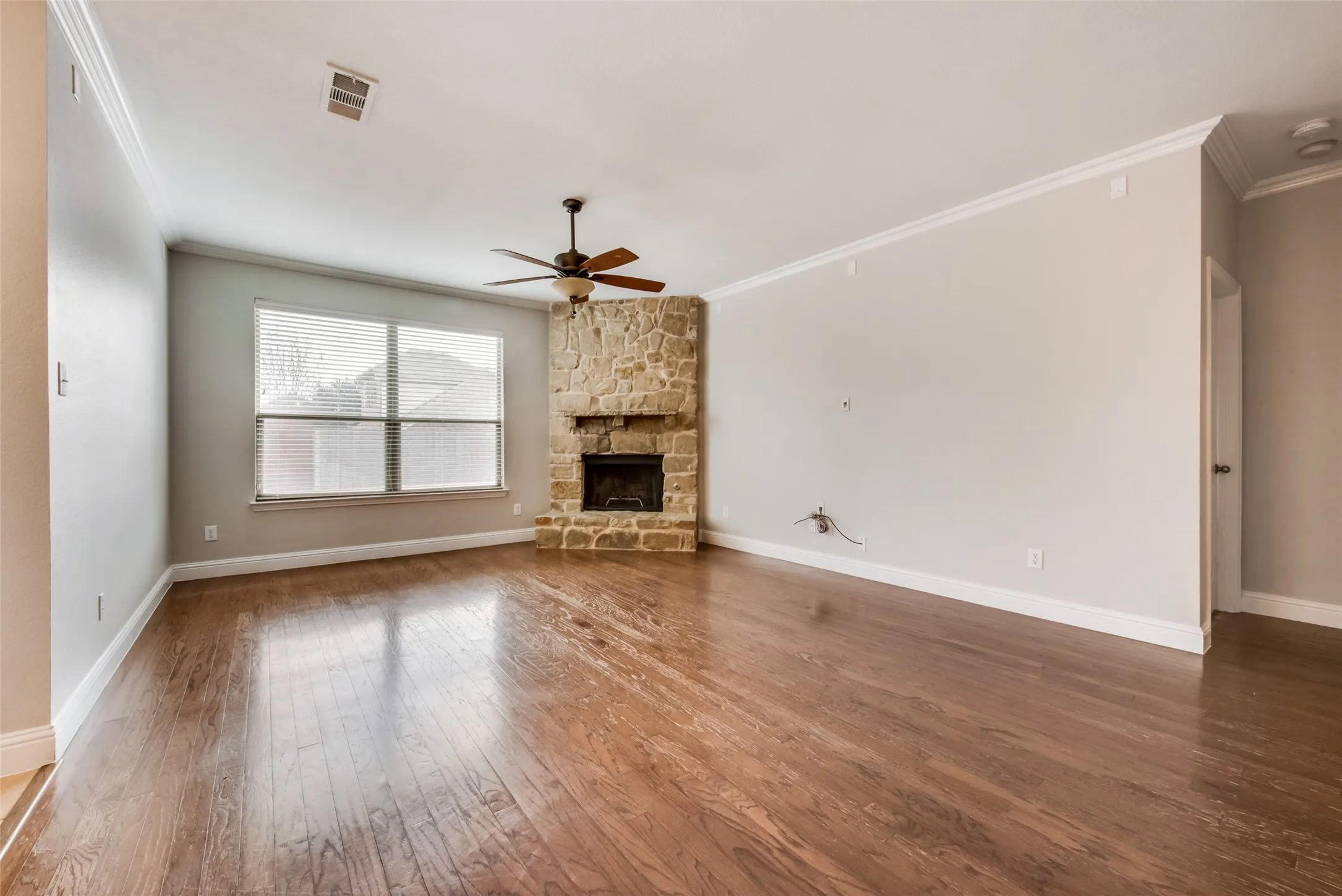 Single Family Residence For Rent in Tarrant County , 2569 Pinnacle Point Drive, Grand Prairie, Texas 75054, 4 Bedroom, 3 Bathroom, 2 Garage spaces, 2,672 Sqft, built in 2003, mls#21281026, Real Estate Agent in Grand Prairie, Homes For Rent in Tarrant county, Homes For Rent in Grand Prairie, Realtor in Grand Prairie Texas, Real Estate Brokerage Independent Realty Texas, Luminita Cordes Realtor