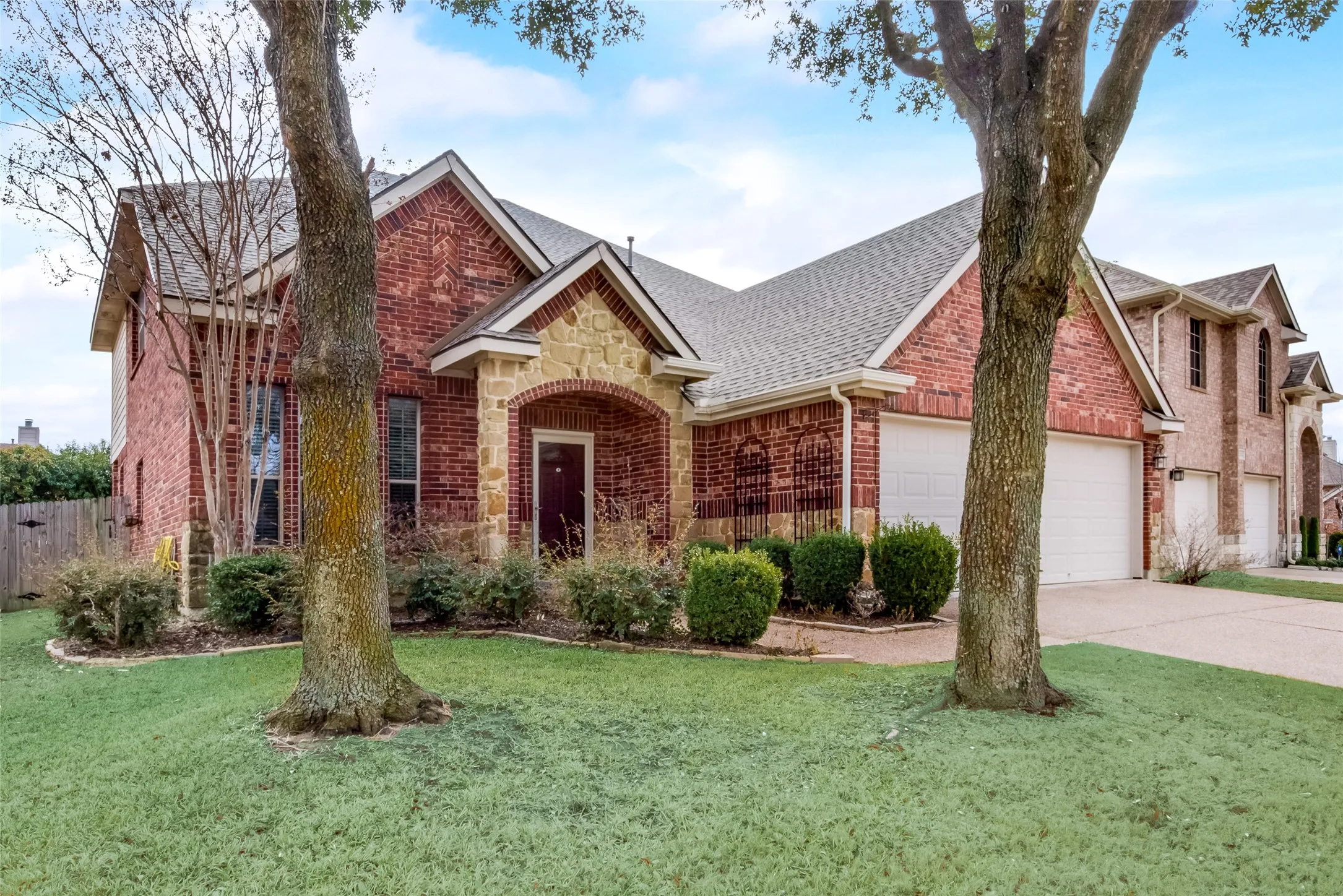 Single Family Residence For Rent in Tarrant County , 2569 Pinnacle Point Drive, Grand Prairie, Texas 75054, 4 Bedroom, 3 Bathroom, 2 Garage spaces, 2,672 Sqft, built in 2003, mls#21281026, Real Estate Agent in Grand Prairie, Homes For Rent in Tarrant county, Homes For Rent in Grand Prairie, Realtor in Grand Prairie Texas, Real Estate Brokerage Independent Realty Texas, Luminita Cordes Realtor