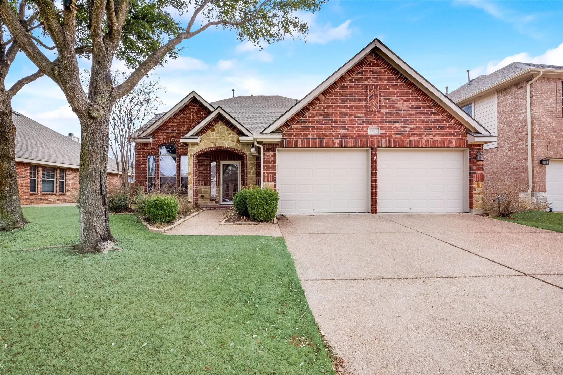 Single Family Residence For Rent in Tarrant County , 2569 Pinnacle Point Drive, Grand Prairie, Texas 75054, 4 Bedroom, 3 Bathroom, 2 Garage spaces, 2,672 Sqft, built in 2003, mls#21281026, Real Estate Agent in Grand Prairie, Homes For Rent in Tarrant county, Homes For Rent in Grand Prairie, Realtor in Grand Prairie Texas, Real Estate Brokerage Independent Realty Texas, Luminita Cordes Realtor