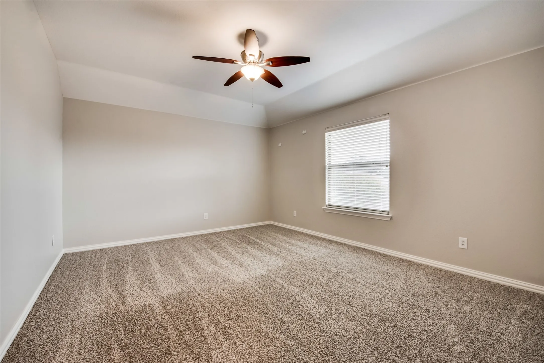 Single Family Residence For Rent in Tarrant County , 2569 Pinnacle Point Drive, Grand Prairie, Texas 75054, 4 Bedroom, 3 Bathroom, 2 Garage spaces, 2,672 Sqft, built in 2003, mls#21281026, Real Estate Agent in Grand Prairie, Homes For Rent in Tarrant county, Homes For Rent in Grand Prairie, Realtor in Grand Prairie Texas, Real Estate Brokerage Independent Realty Texas, Luminita Cordes Realtor