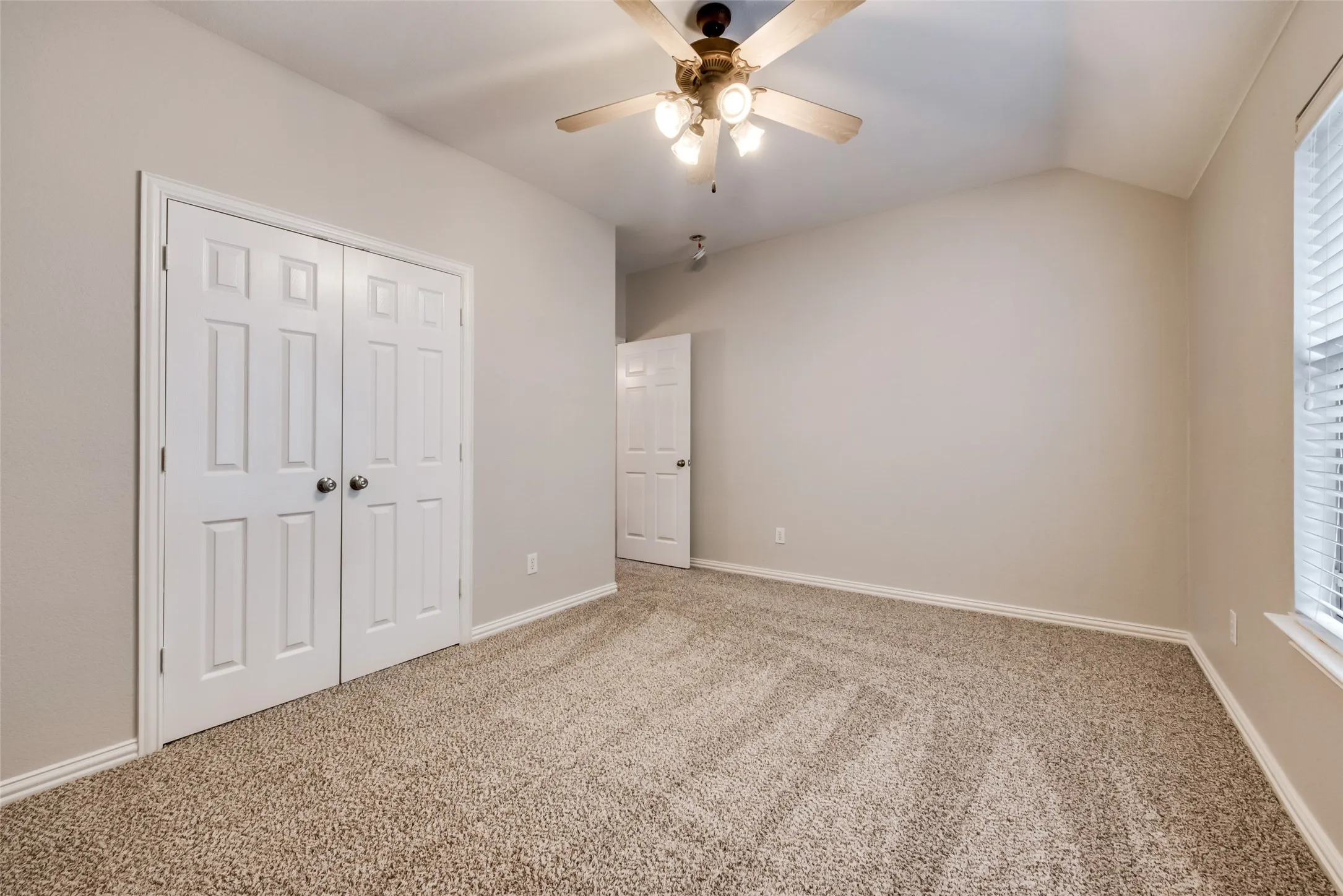 Single Family Residence For Rent in Tarrant County , 2569 Pinnacle Point Drive, Grand Prairie, Texas 75054, 4 Bedroom, 3 Bathroom, 2 Garage spaces, 2,672 Sqft, built in 2003, mls#21281026, Real Estate Agent in Grand Prairie, Homes For Rent in Tarrant county, Homes For Rent in Grand Prairie, Realtor in Grand Prairie Texas, Real Estate Brokerage Independent Realty Texas, Luminita Cordes Realtor