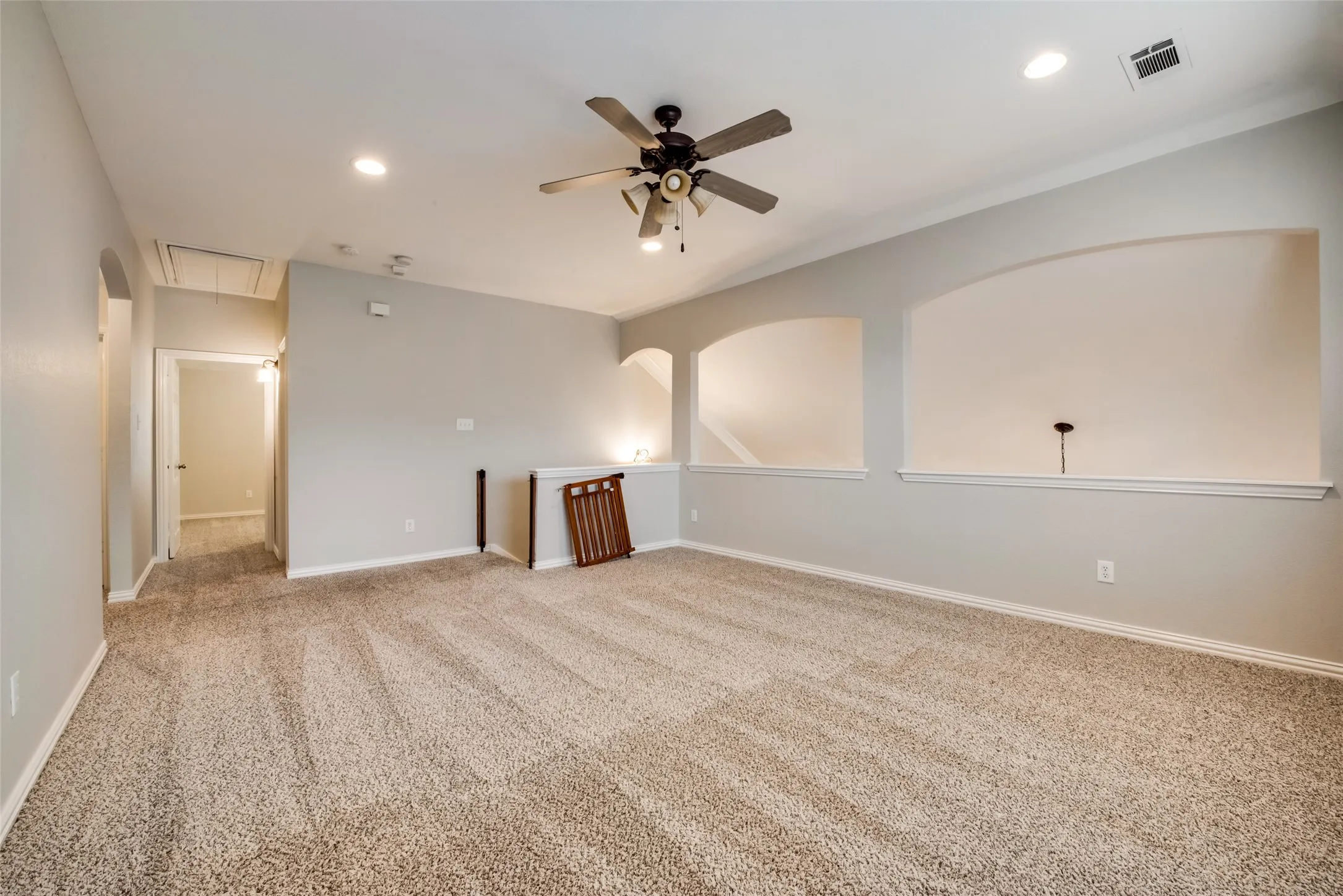 Single Family Residence For Rent in Tarrant County , 2569 Pinnacle Point Drive, Grand Prairie, Texas 75054, 4 Bedroom, 3 Bathroom, 2 Garage spaces, 2,672 Sqft, built in 2003, mls#21281026, Real Estate Agent in Grand Prairie, Homes For Rent in Tarrant county, Homes For Rent in Grand Prairie, Realtor in Grand Prairie Texas, Real Estate Brokerage Independent Realty Texas, Luminita Cordes Realtor