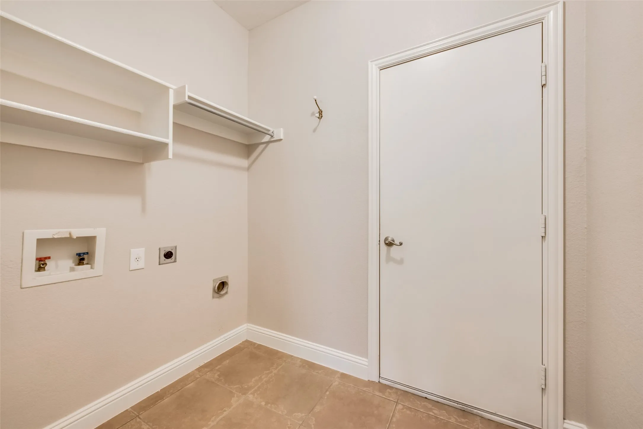 Single Family Residence For Rent in Tarrant County , 2569 Pinnacle Point Drive, Grand Prairie, Texas 75054, 4 Bedroom, 3 Bathroom, 2 Garage spaces, 2,672 Sqft, built in 2003, mls#21281026, Real Estate Agent in Grand Prairie, Homes For Rent in Tarrant county, Homes For Rent in Grand Prairie, Realtor in Grand Prairie Texas, Real Estate Brokerage Independent Realty Texas, Luminita Cordes Realtor