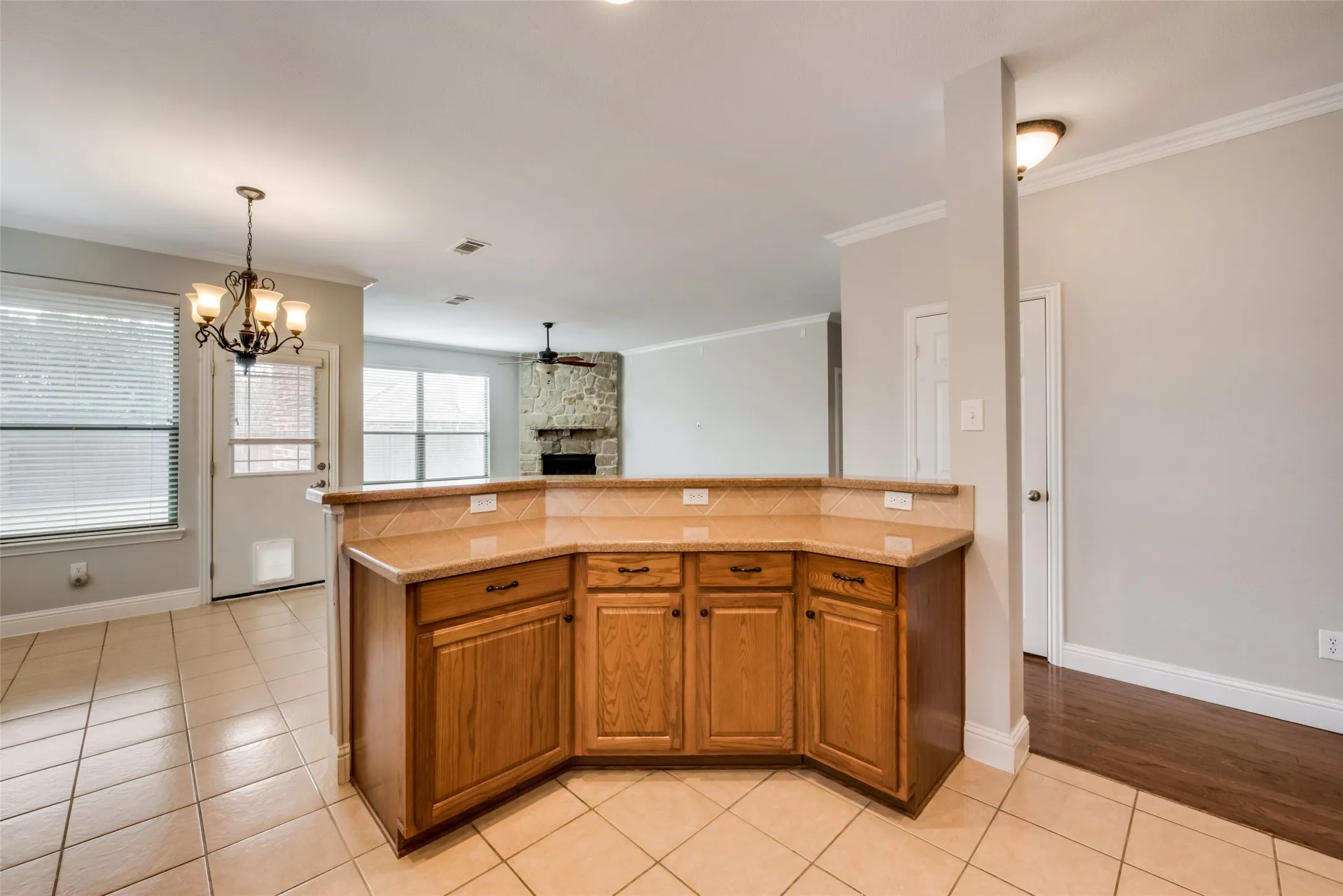 Single Family Residence For Rent in Tarrant County , 2569 Pinnacle Point Drive, Grand Prairie, Texas 75054, 4 Bedroom, 3 Bathroom, 2 Garage spaces, 2,672 Sqft, built in 2003, mls#21281026, Real Estate Agent in Grand Prairie, Homes For Rent in Tarrant county, Homes For Rent in Grand Prairie, Realtor in Grand Prairie Texas, Real Estate Brokerage Independent Realty Texas, Luminita Cordes Realtor