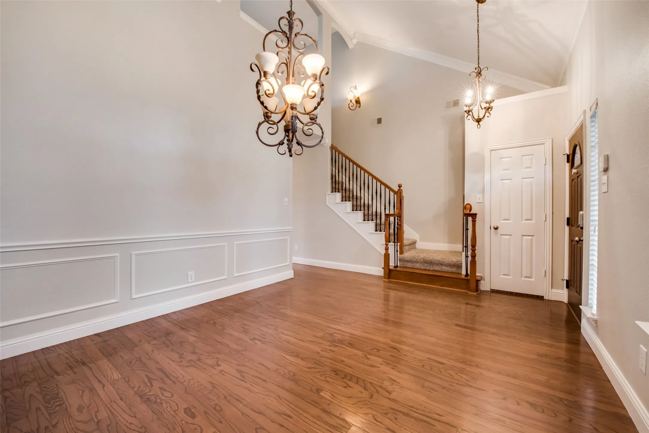Single Family Residence For Rent in Tarrant County , 2569 Pinnacle Point Drive, Grand Prairie, Texas 75054, 4 Bedroom, 3 Bathroom, 2 Garage spaces, 2,672 Sqft, built in 2003, mls#21281026, Real Estate Agent in Grand Prairie, Homes For Rent in Tarrant county, Homes For Rent in Grand Prairie, Realtor in Grand Prairie Texas, Real Estate Brokerage Independent Realty Texas, Luminita Cordes Realtor