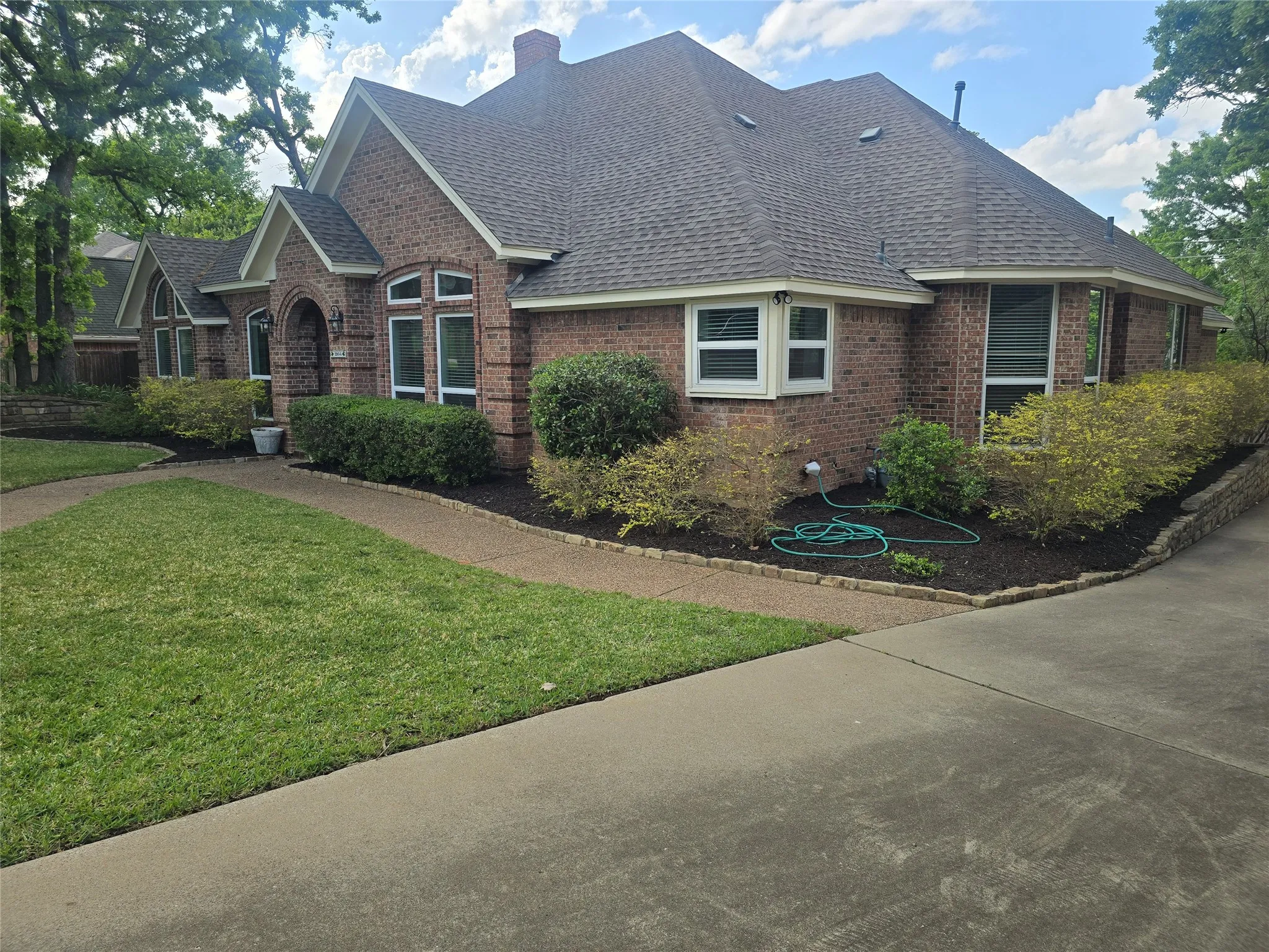 Single Family Residence For Sale in Tarrant County , 2954 Woodland Hills Drive, Grapevine, Texas 76051, 3 Bedroom, 3 Bathroom, 2 Garage spaces, 2,401 Sqft, built in 1987, Price $584,900, mls#21258291, Real Estate Agent in Grapevine, Homes For Sale in Tarrant county, Homes For Sale in Grapevine, Realtor in Grapevine Texas, Real Estate Brokerage Independent Realty Texas, Luminita Cordes Realtor