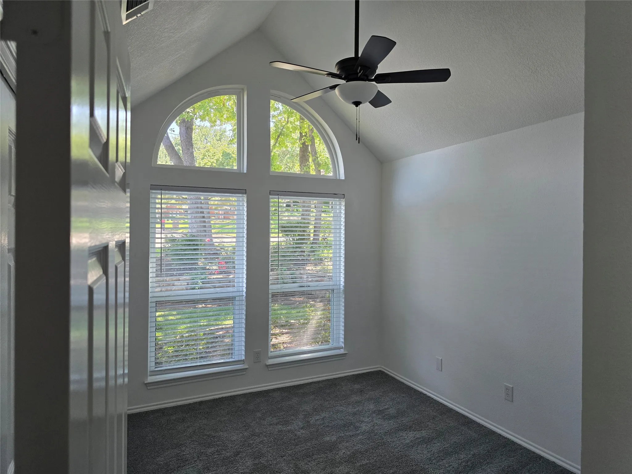 Single Family Residence For Sale in Tarrant County , 2954 Woodland Hills Drive, Grapevine, Texas 76051, 3 Bedroom, 3 Bathroom, 2 Garage spaces, 2,401 Sqft, built in 1987, Price $584,900, mls#21258291, Real Estate Agent in Grapevine, Homes For Sale in Tarrant county, Homes For Sale in Grapevine, Realtor in Grapevine Texas, Real Estate Brokerage Independent Realty Texas, Luminita Cordes Realtor