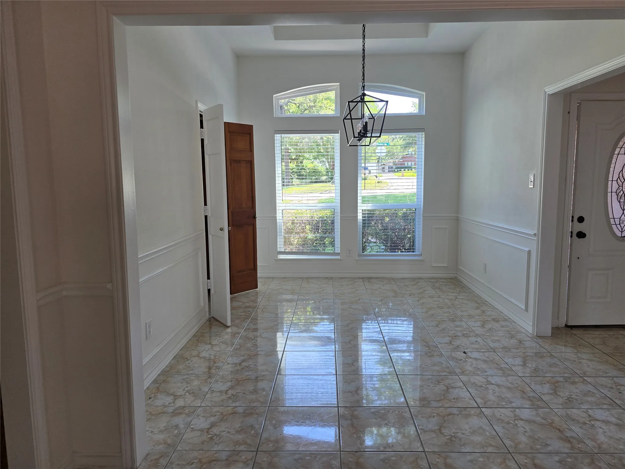 Single Family Residence For Sale in Tarrant County , 2954 Woodland Hills Drive, Grapevine, Texas 76051, 3 Bedroom, 3 Bathroom, 2 Garage spaces, 2,401 Sqft, built in 1987, Price $584,900, mls#21258291, Real Estate Agent in Grapevine, Homes For Sale in Tarrant county, Homes For Sale in Grapevine, Realtor in Grapevine Texas, Real Estate Brokerage Independent Realty Texas, Luminita Cordes Realtor