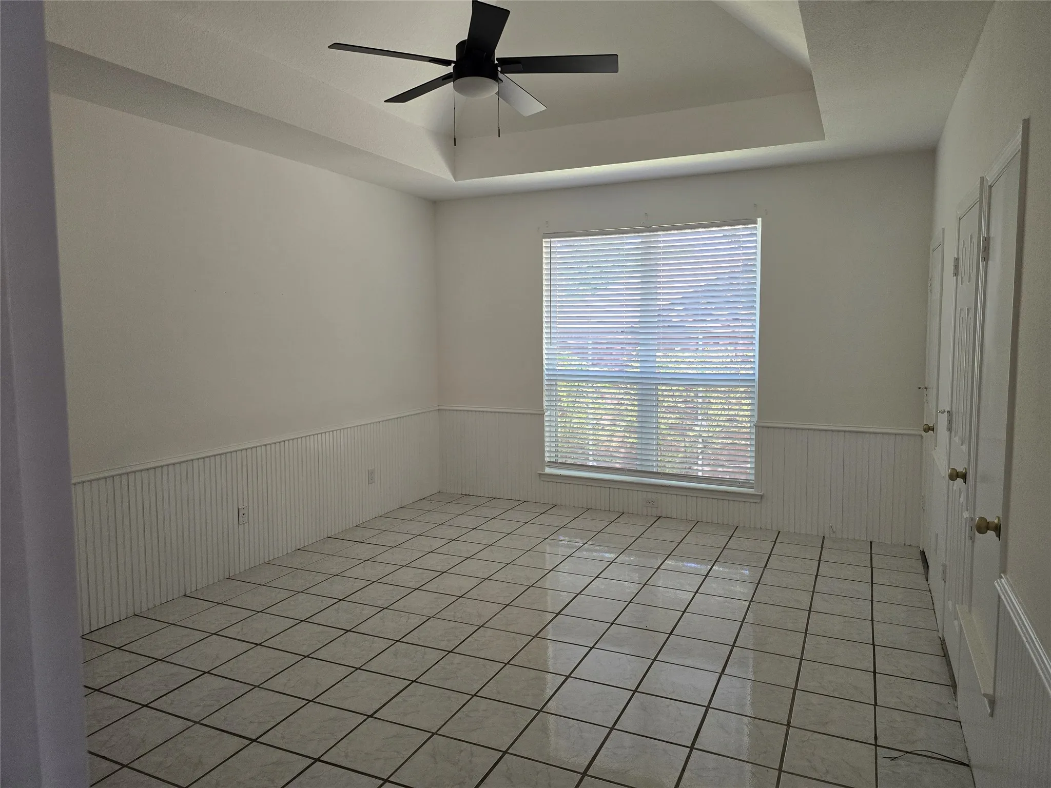 Single Family Residence For Sale in Tarrant County , 2954 Woodland Hills Drive, Grapevine, Texas 76051, 3 Bedroom, 3 Bathroom, 2 Garage spaces, 2,401 Sqft, built in 1987, Price $584,900, mls#21258291, Real Estate Agent in Grapevine, Homes For Sale in Tarrant county, Homes For Sale in Grapevine, Realtor in Grapevine Texas, Real Estate Brokerage Independent Realty Texas, Luminita Cordes Realtor