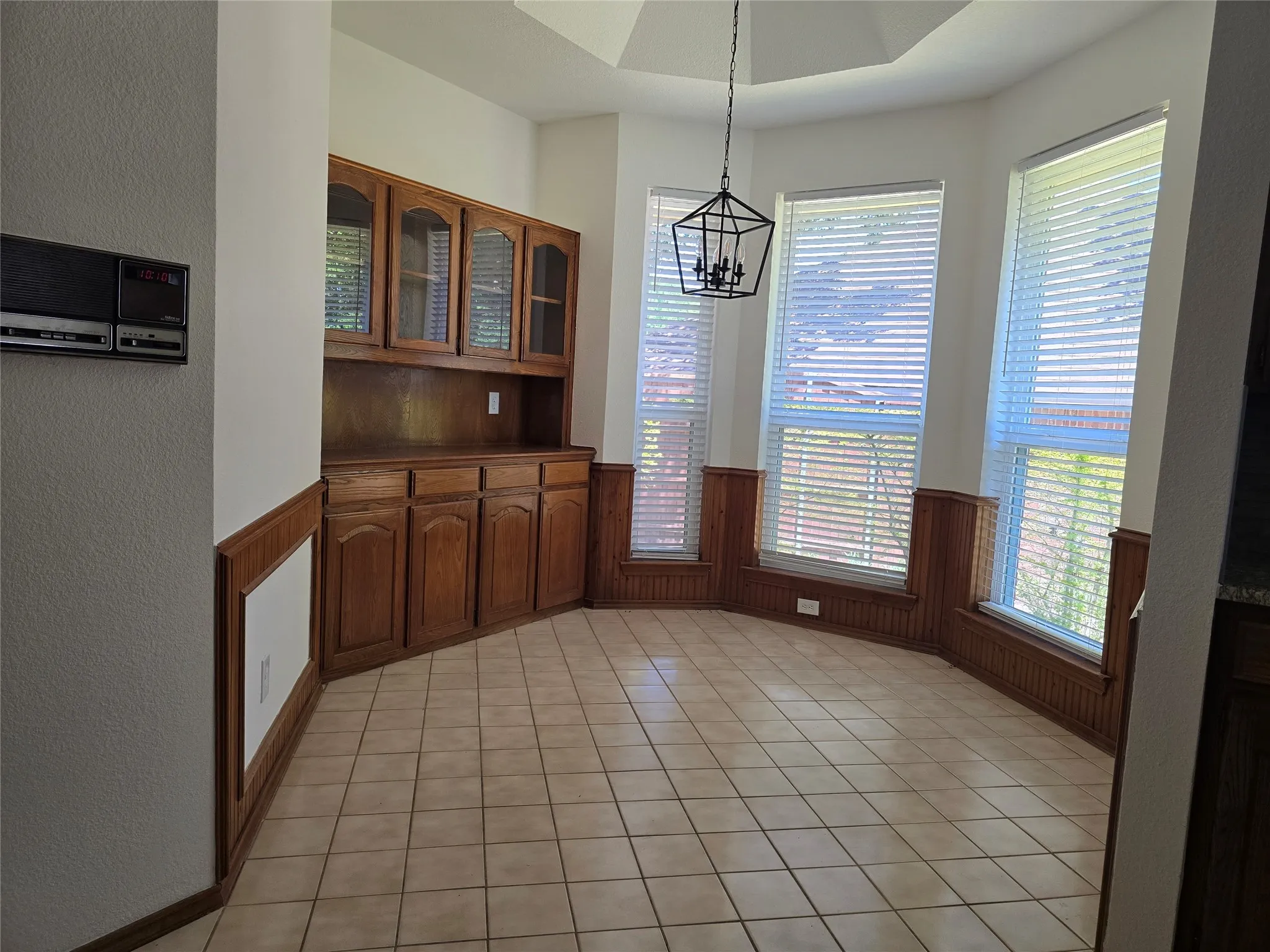 Single Family Residence For Sale in Tarrant County , 2954 Woodland Hills Drive, Grapevine, Texas 76051, 3 Bedroom, 3 Bathroom, 2 Garage spaces, 2,401 Sqft, built in 1987, Price $584,900, mls#21258291, Real Estate Agent in Grapevine, Homes For Sale in Tarrant county, Homes For Sale in Grapevine, Realtor in Grapevine Texas, Real Estate Brokerage Independent Realty Texas, Luminita Cordes Realtor