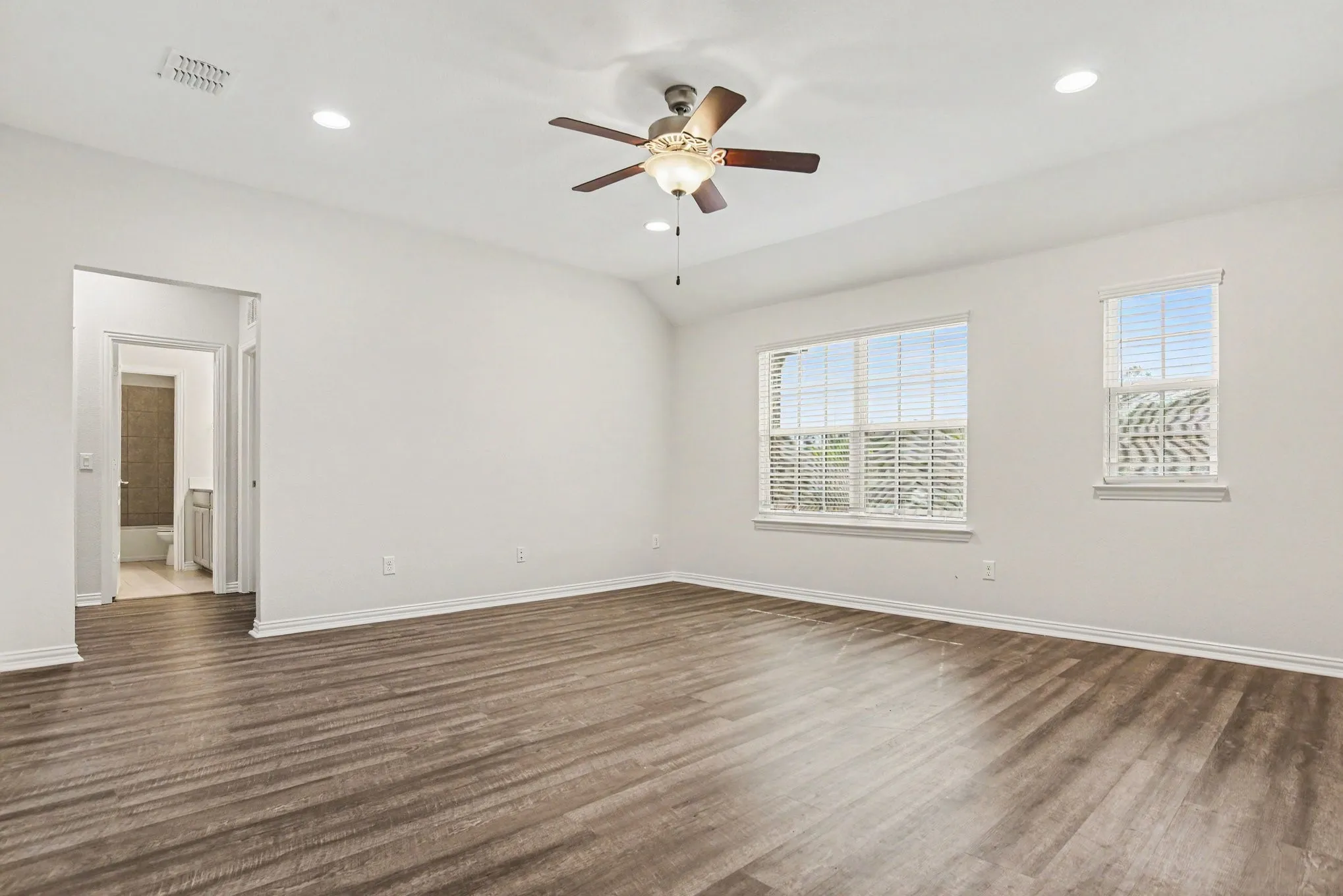 Single Family Residence For Sale in Collin County , 2402 Ray Roberts Drive, Wylie, Texas 75098, 5 Bedroom, 4 Bathroom, 2 Garage spaces, 3,709 Sqft, built in 2019, mls#21280768, Real Estate Agent in Wylie, Homes For Sale in Collin county, Homes For Sale in Wylie, Realtor in Wylie Texas, Real Estate Brokerage Independent Realty Texas, Luminita Cordes Realtor